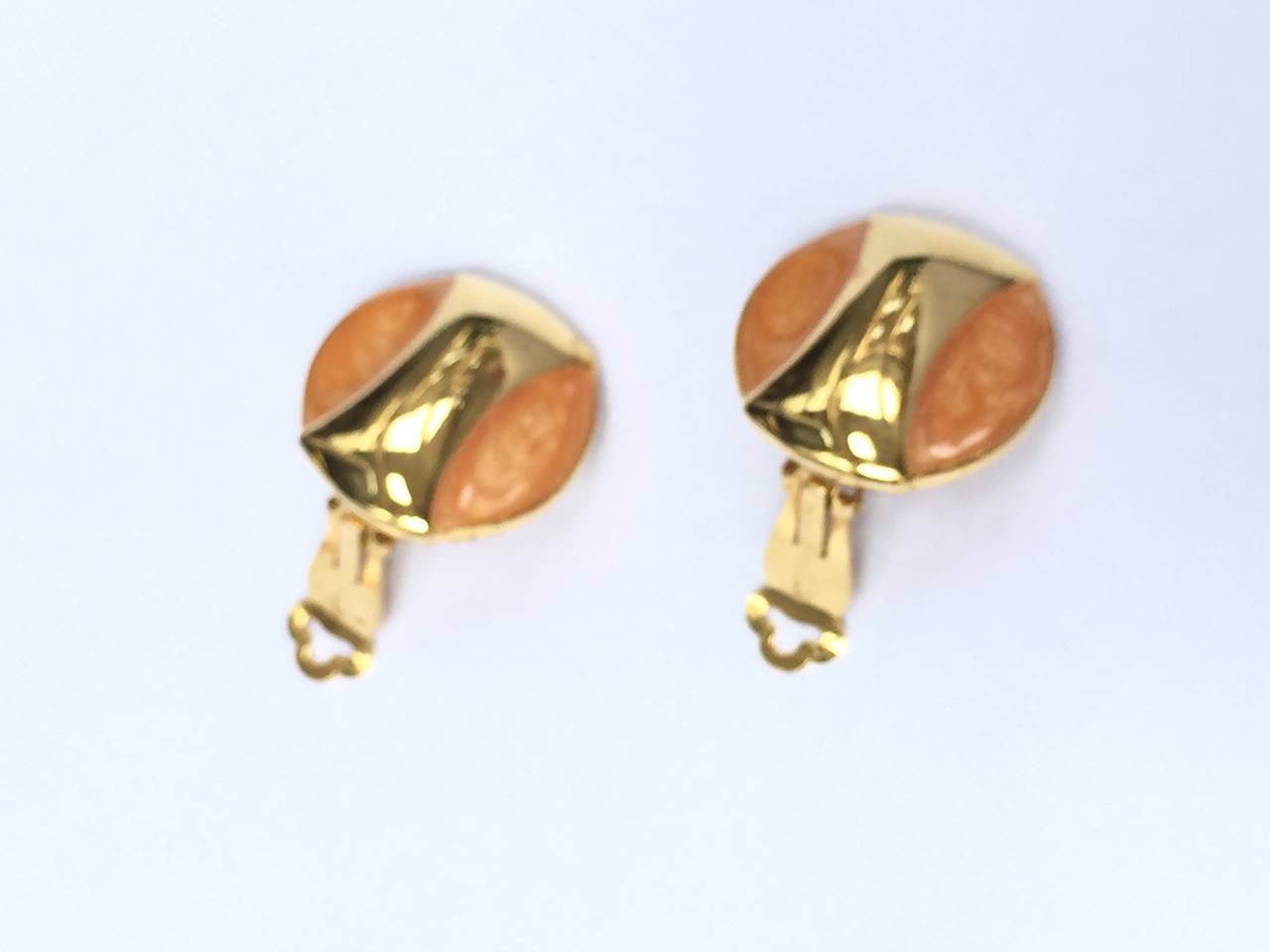 Women's Alexis Kirk 1980s Gold Clip Earrings. For Sale
