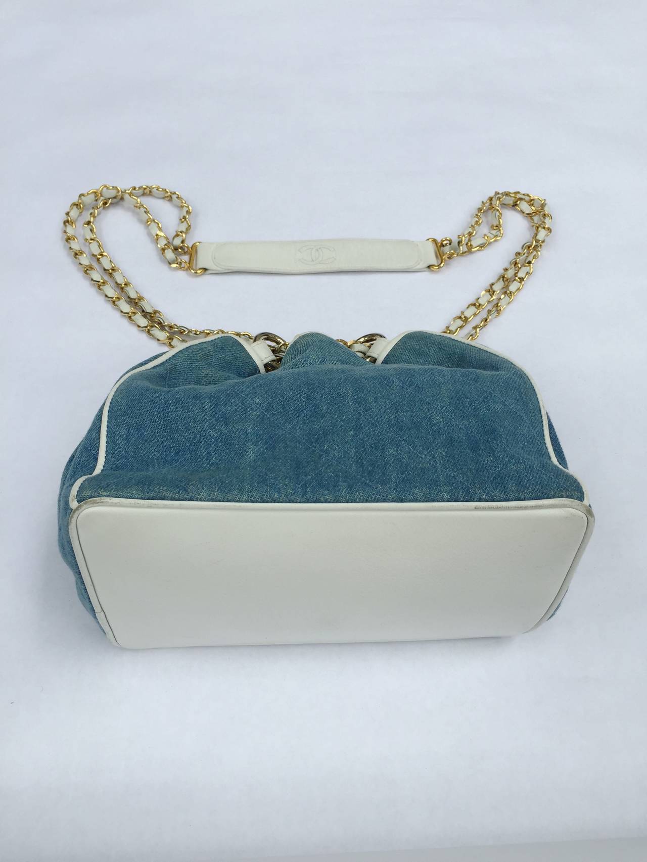 Chanel denim white leather trim shoulder handbag. In Good Condition In Atlanta, GA