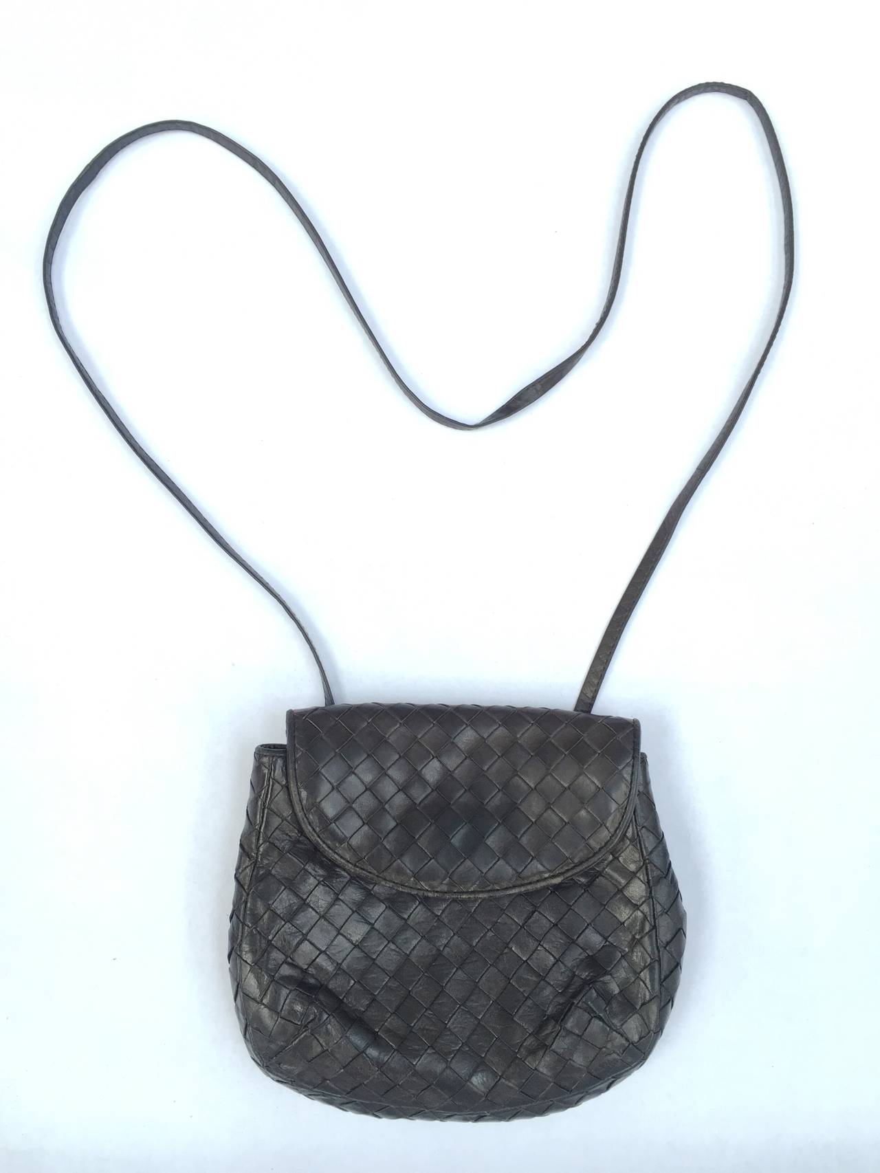 Bottega Veneta 1980s brown woven leather shoulder handbag / body cross bag.
Measurements are:
7