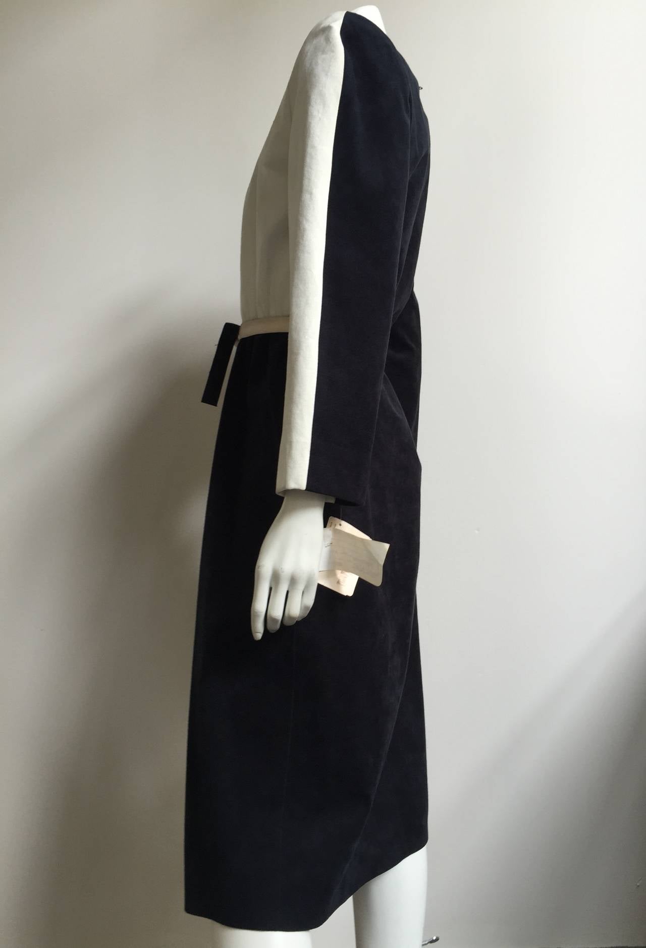 Mollie Parnis for Neiman Marcus 1980s Ultra Suede Dress with Pockets Size 8. For Sale 2