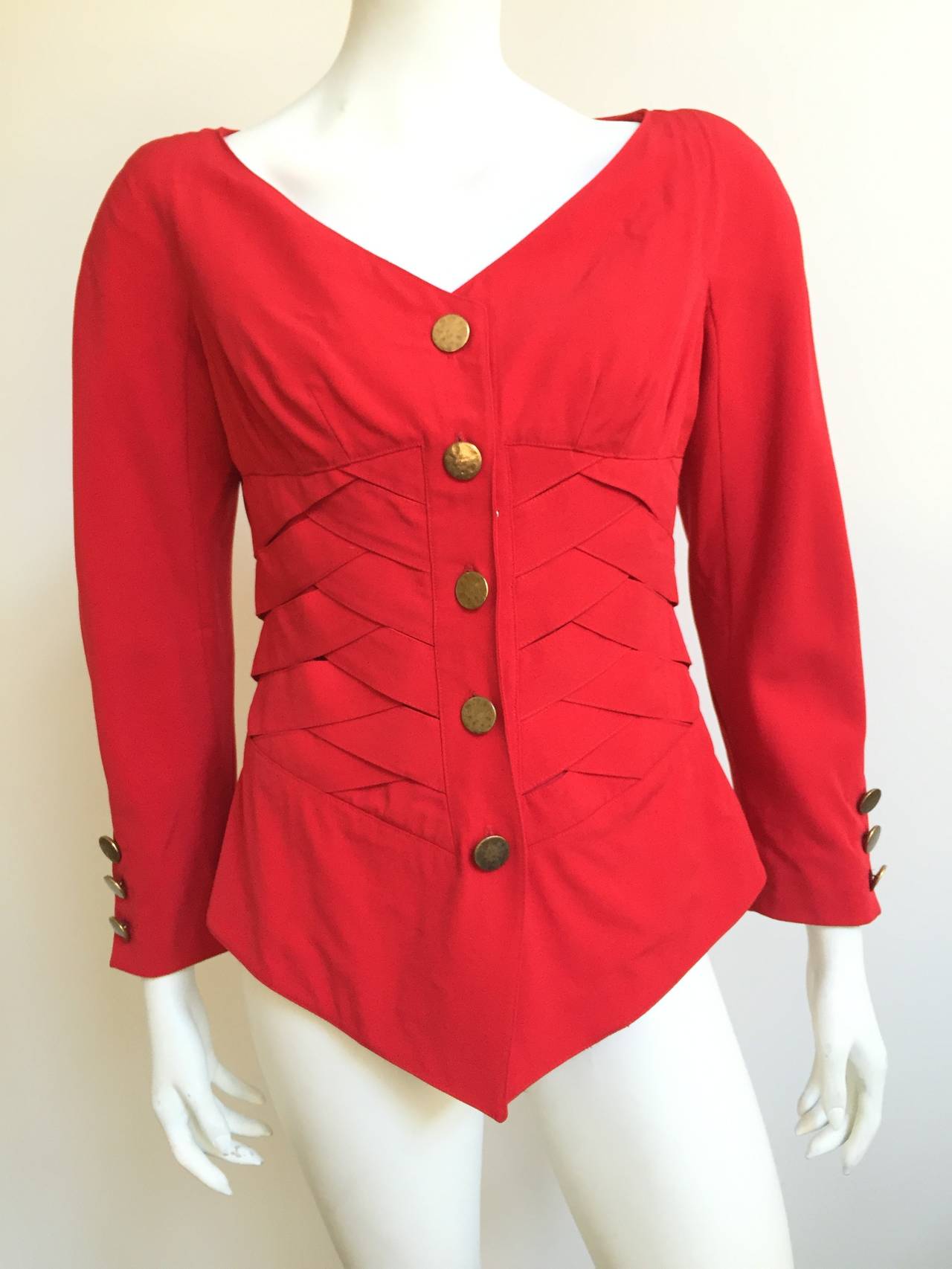 Jacques Molko 1980s red wool woven at waistline jacket is a French size 40 but fits like a modern USA size 6 ( Please see & use measurements so you know this item will fit you to perfection).
Made in France.
Lined.
Measurements are:
38. 1/2