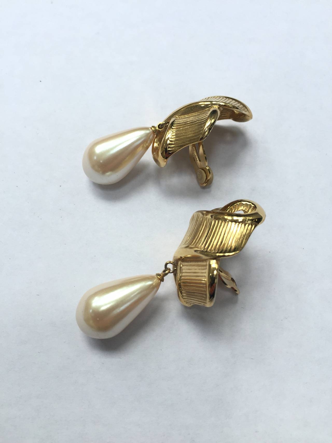 Givenchy 1980s pearl drop clip earrings.
One earring is missing the lobe cushion. 
Measurements are:
2. 1/4