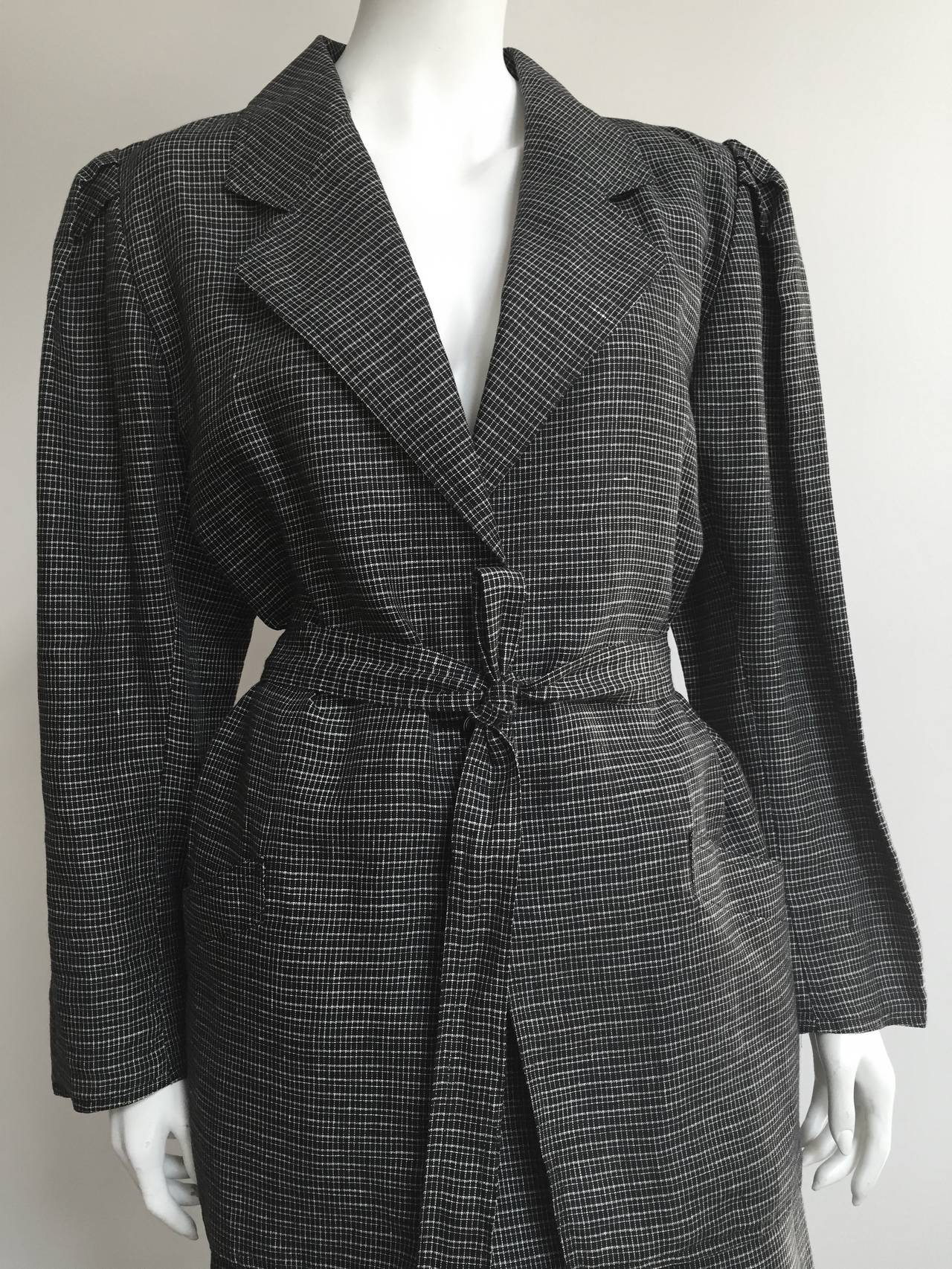 Ungaro Solo Donna 1980s linen 3 piece linen skirt suit with pockets & belt set is an Italian size 46 (jacket) and size 44 (skirt) but fits like a modern USA size 6.  Please use the measurements I provide you so that when you take your tape