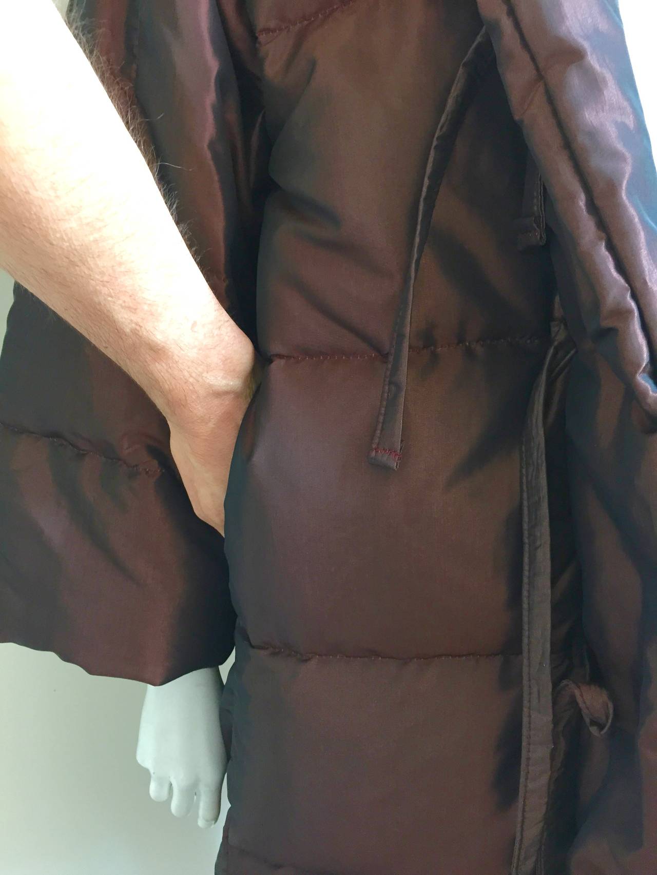 Bill Blass 80s metallic down coat with hood size 6. In Good Condition In Atlanta, GA