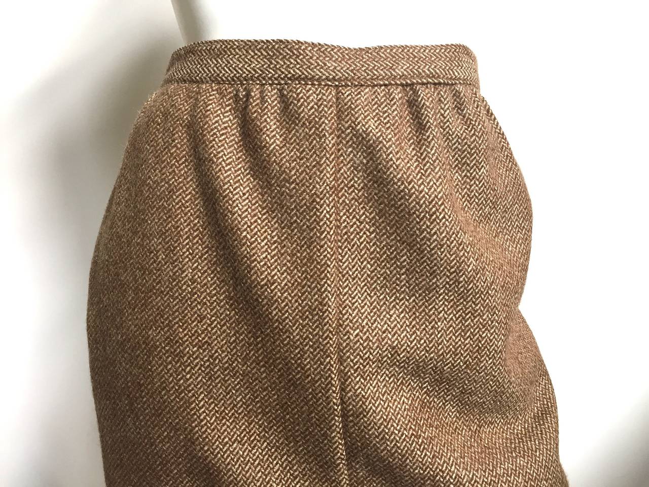 Vintage classic Calvin Klein 1980s wool herringbone pattern with pockets is a size 10. Calvin Klein vintage is always classic & timeless, never dated or goes out of style. This skirt is lined.
Measurements are:
32