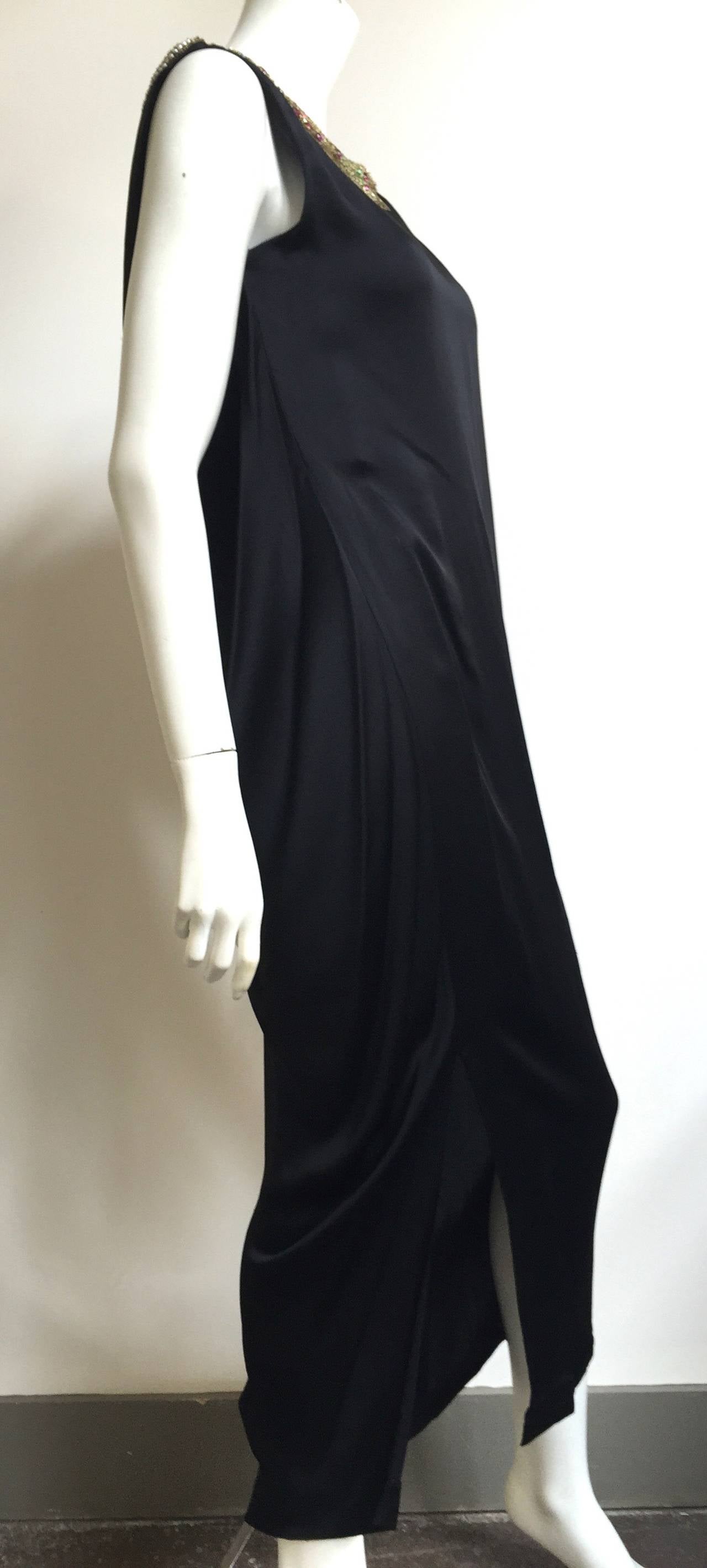 Women's Oscar de la Renta Black Gown Size 8. For Sale