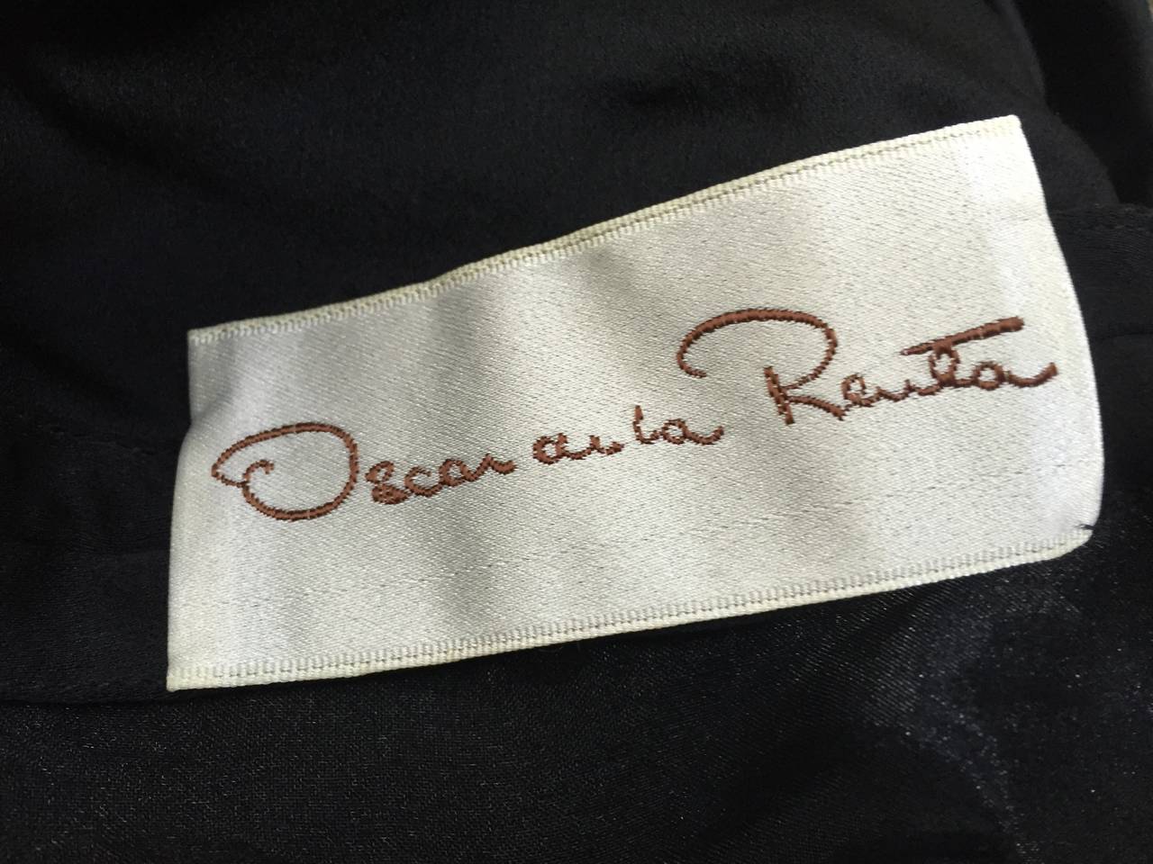 Oscar de la Renta Black Gown Size 8. For Sale 5