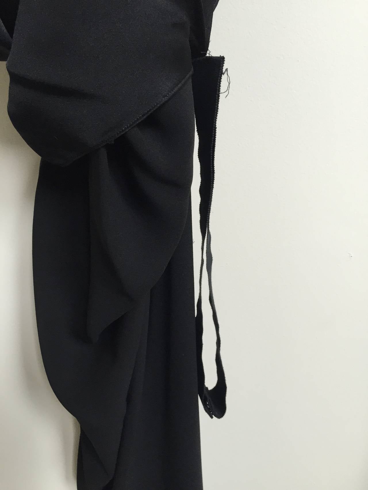 Oscar de la Renta Black Gown Size 8. For Sale 4