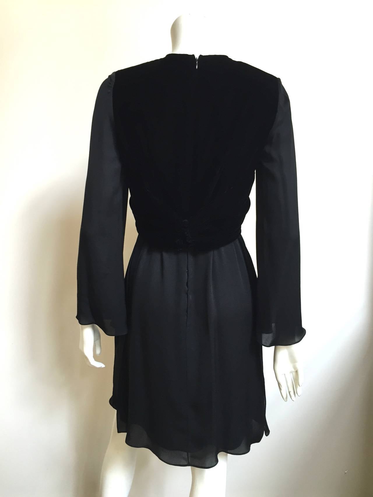 Bill Blass for Saks 1980s Black Chiffon & Velvet Evening Dress Size 4/6. In Good Condition For Sale In Atlanta, GA