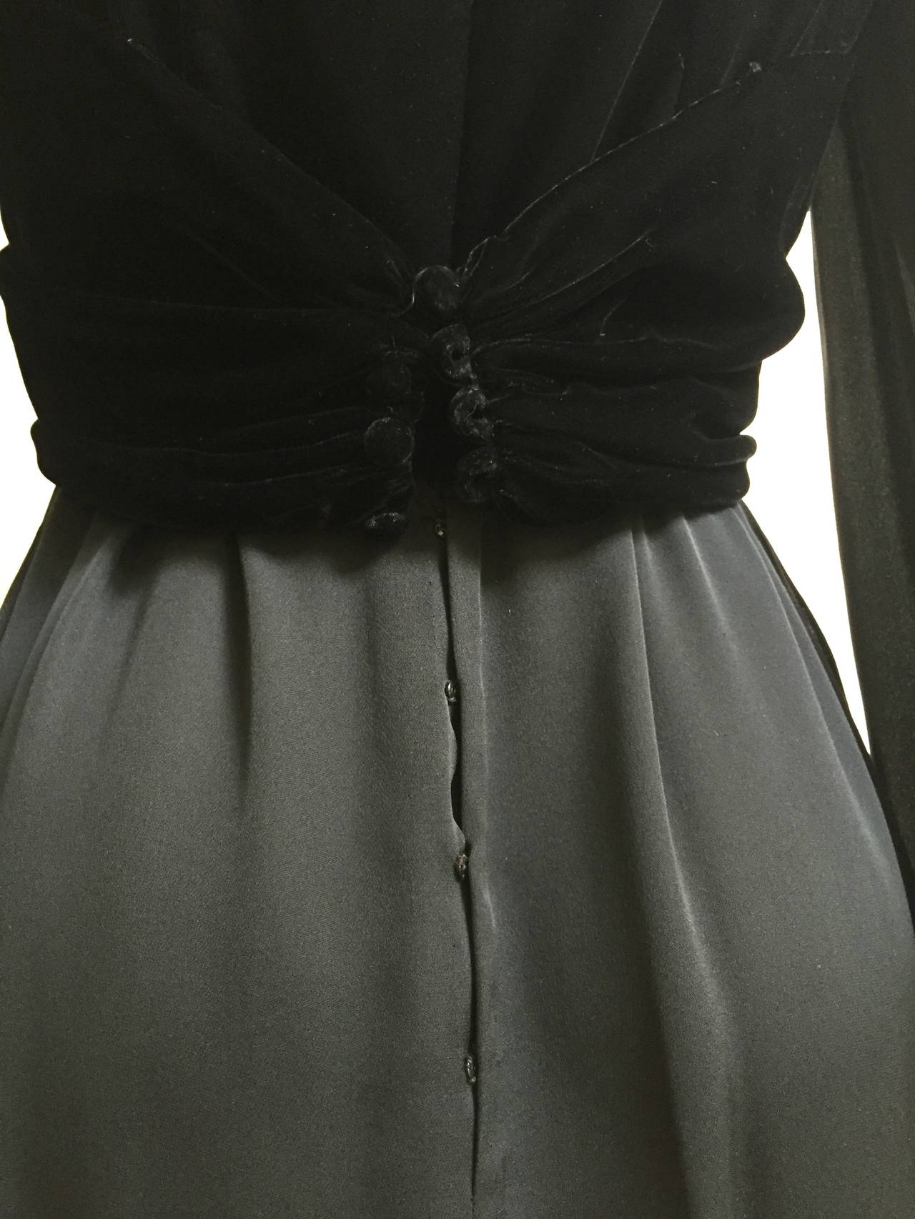 Women's Bill Blass for Saks 1980s Black Chiffon & Velvet Evening Dress Size 4/6. For Sale
