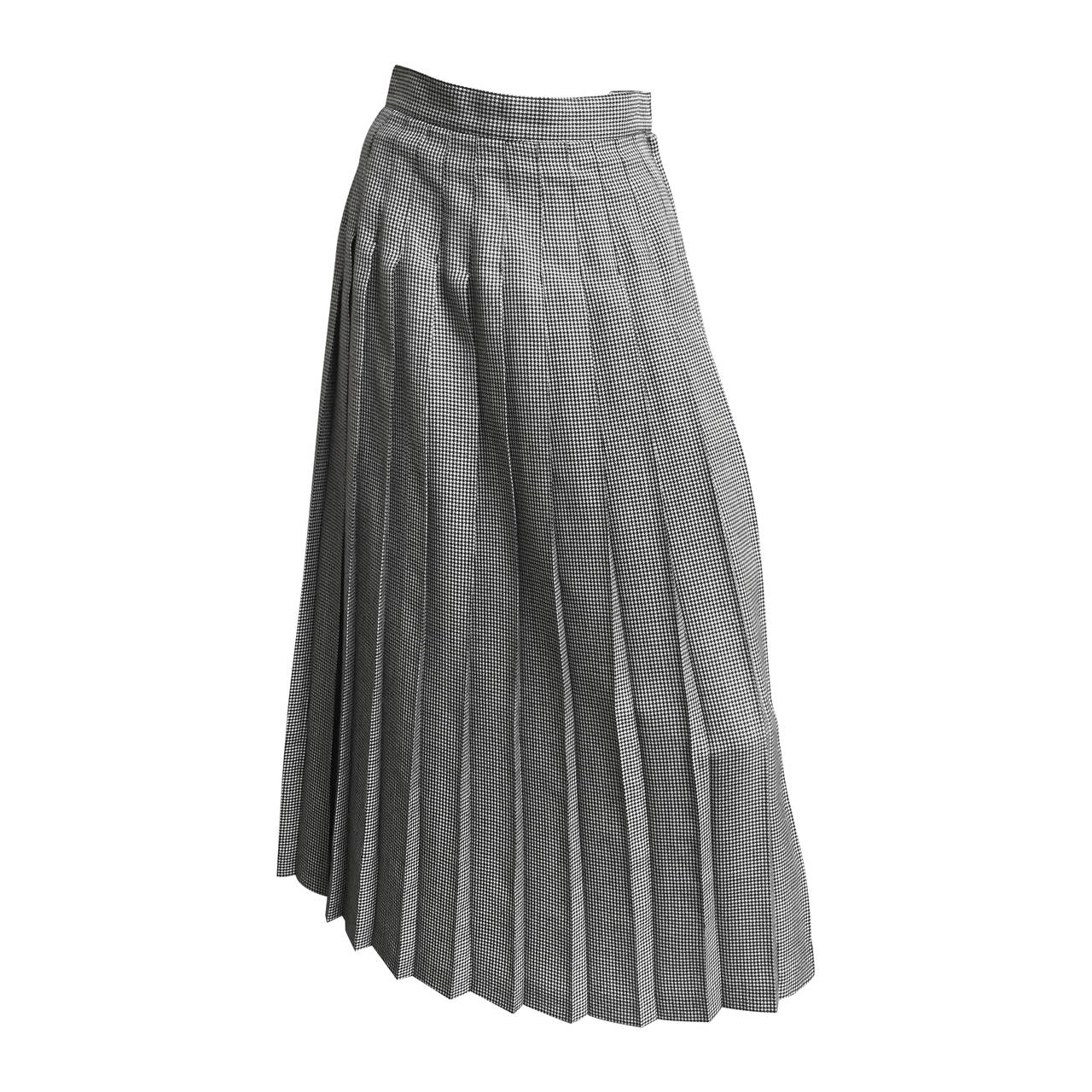 Dior 1980s Wool Long Houndstooth Pleated Skirt Size 4.