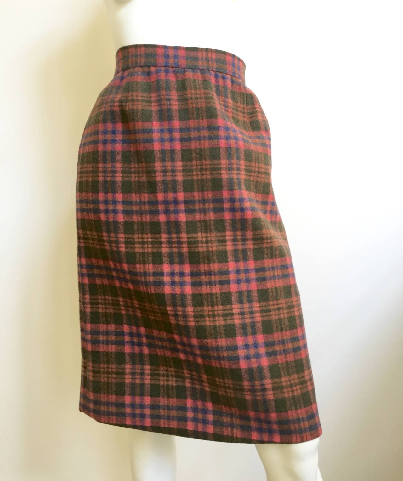 Bill Blass 1980s Plaid Wool Skirt Size 12. For Sale 4