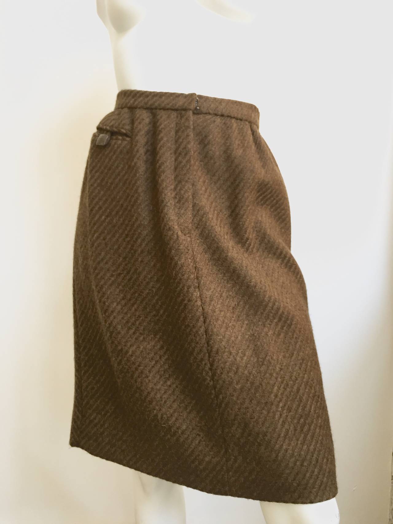 Carolina Herrera 90s Brown Wool Skirt Size 6. For Sale 5