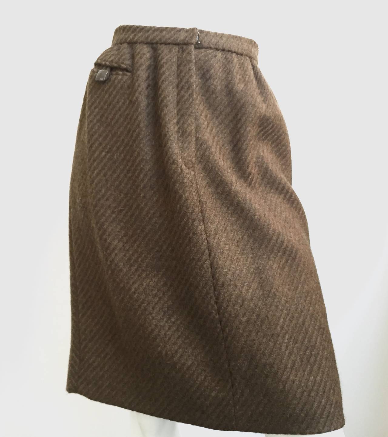 Carolina Herrera 1990s nubby brown wool skirt is a vintage size 8 but fits like a modern USA size 6.  Please see & use measurements below so you can properly measure your lovely body to make sure this will fit you to perfection. Silk lined