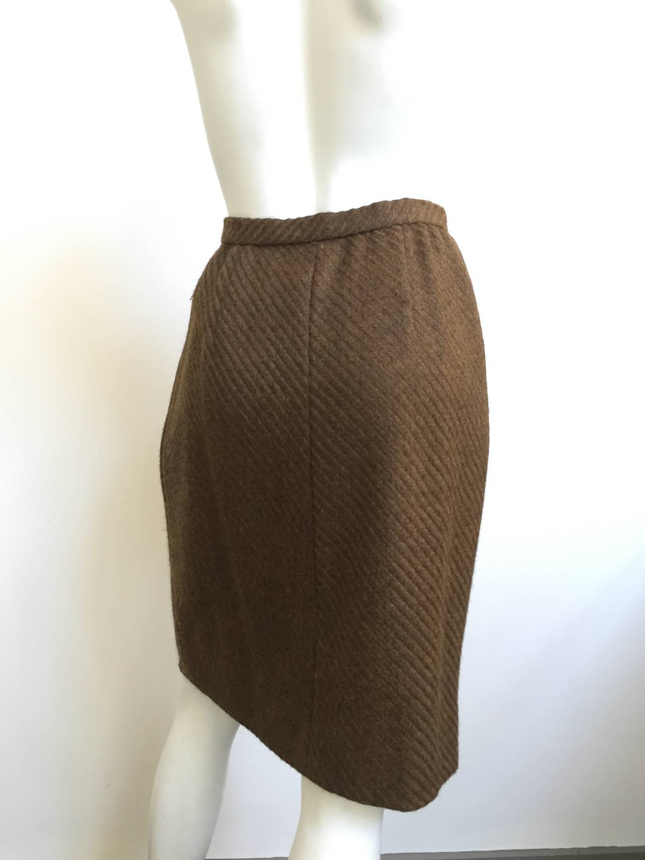 Carolina Herrera 90s Brown Wool Skirt Size 6. For Sale 3