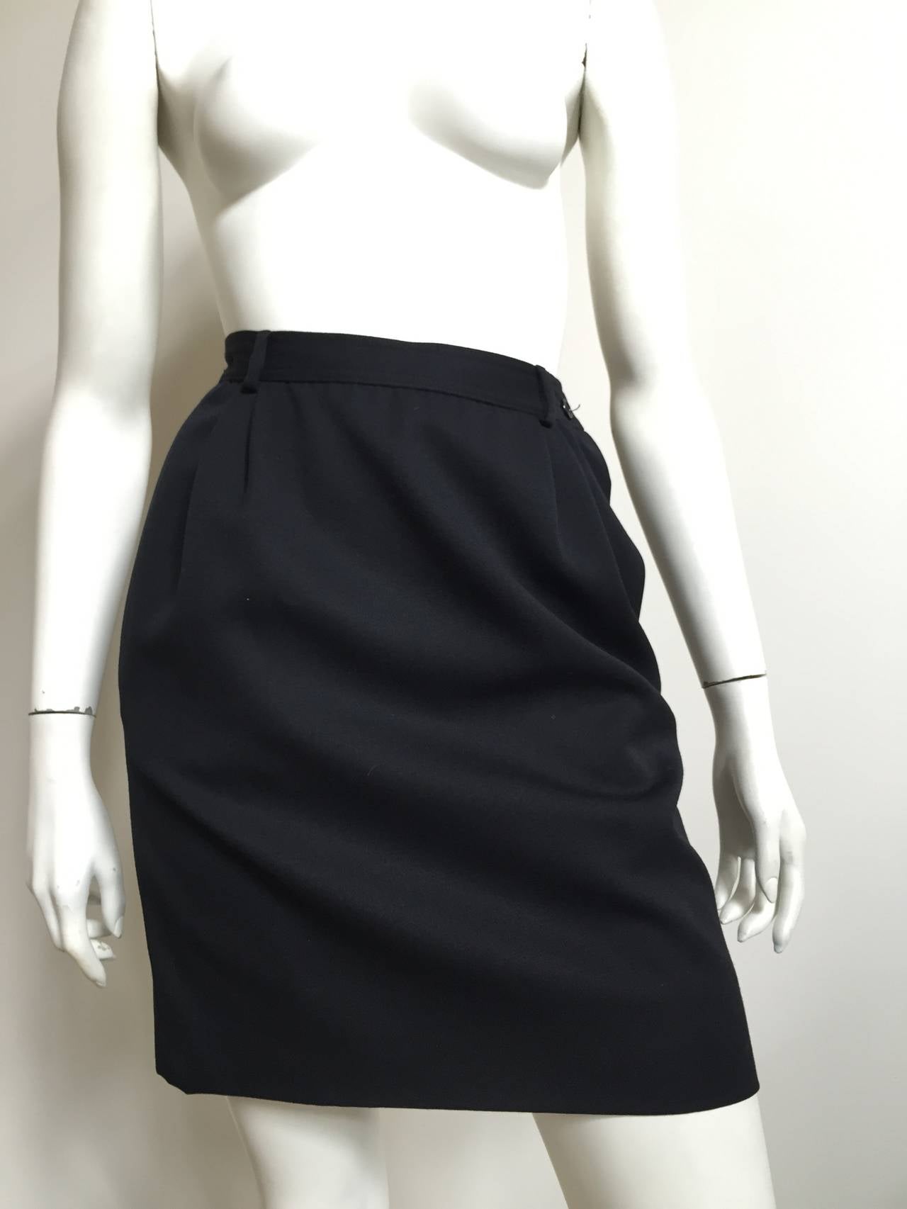 Valentino 80s Black Wool Skirt With Pockets Size 6. In Good Condition In Atlanta, GA