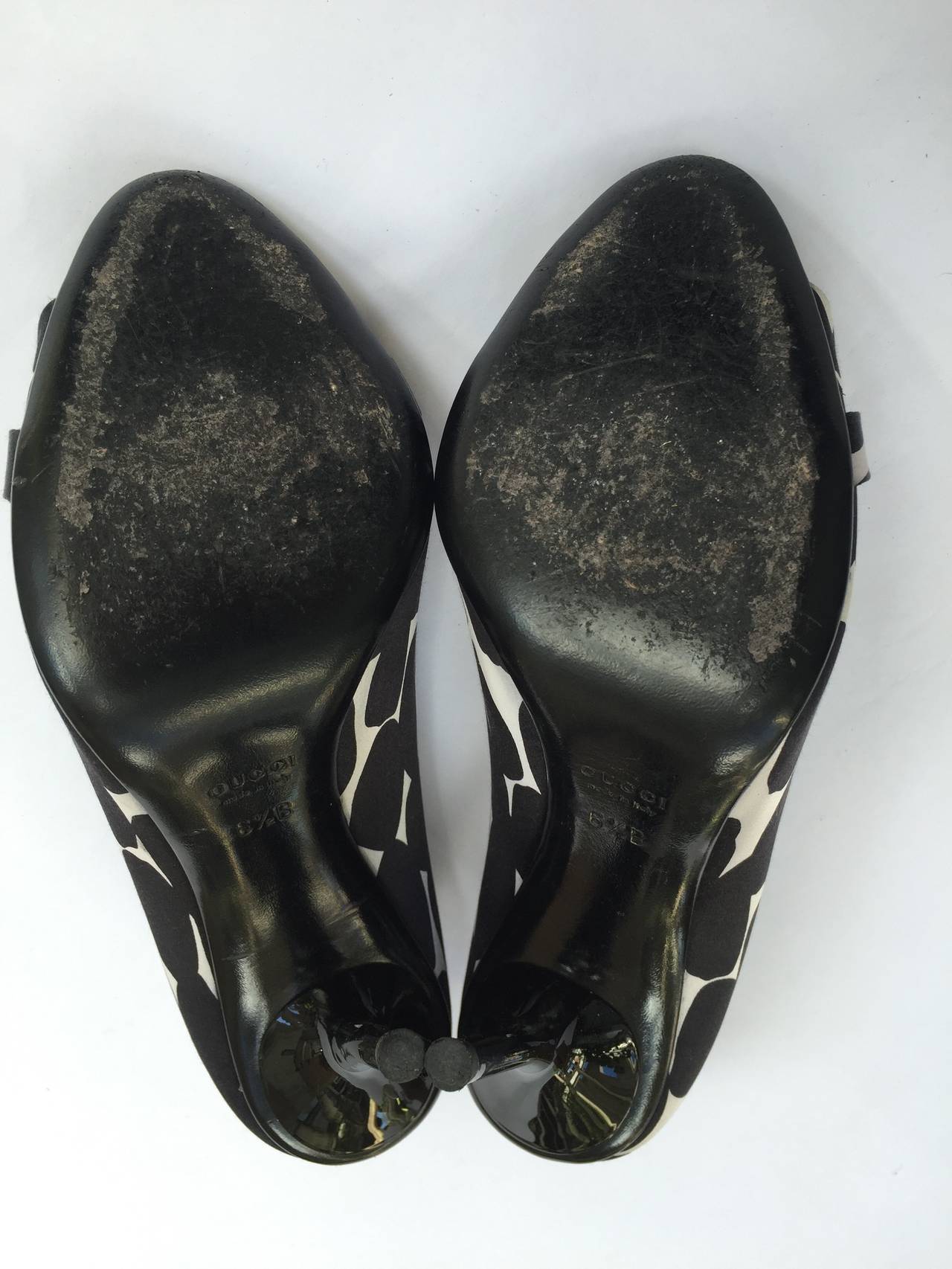 Gucci silk peep toe high heels size 6.5 B. For Sale 2