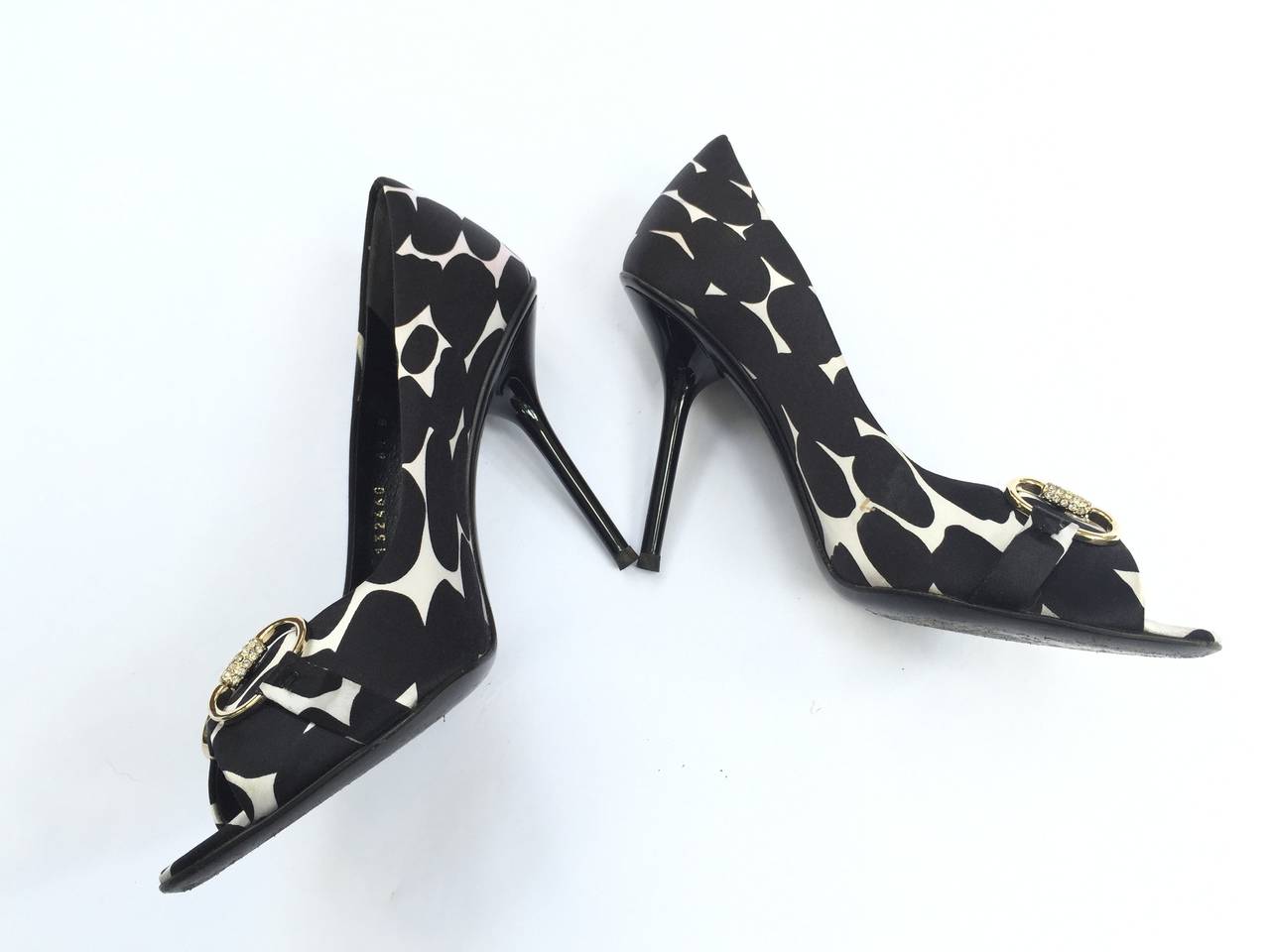 Gucci silk peep toe high heels size 6.5 B. For Sale 3