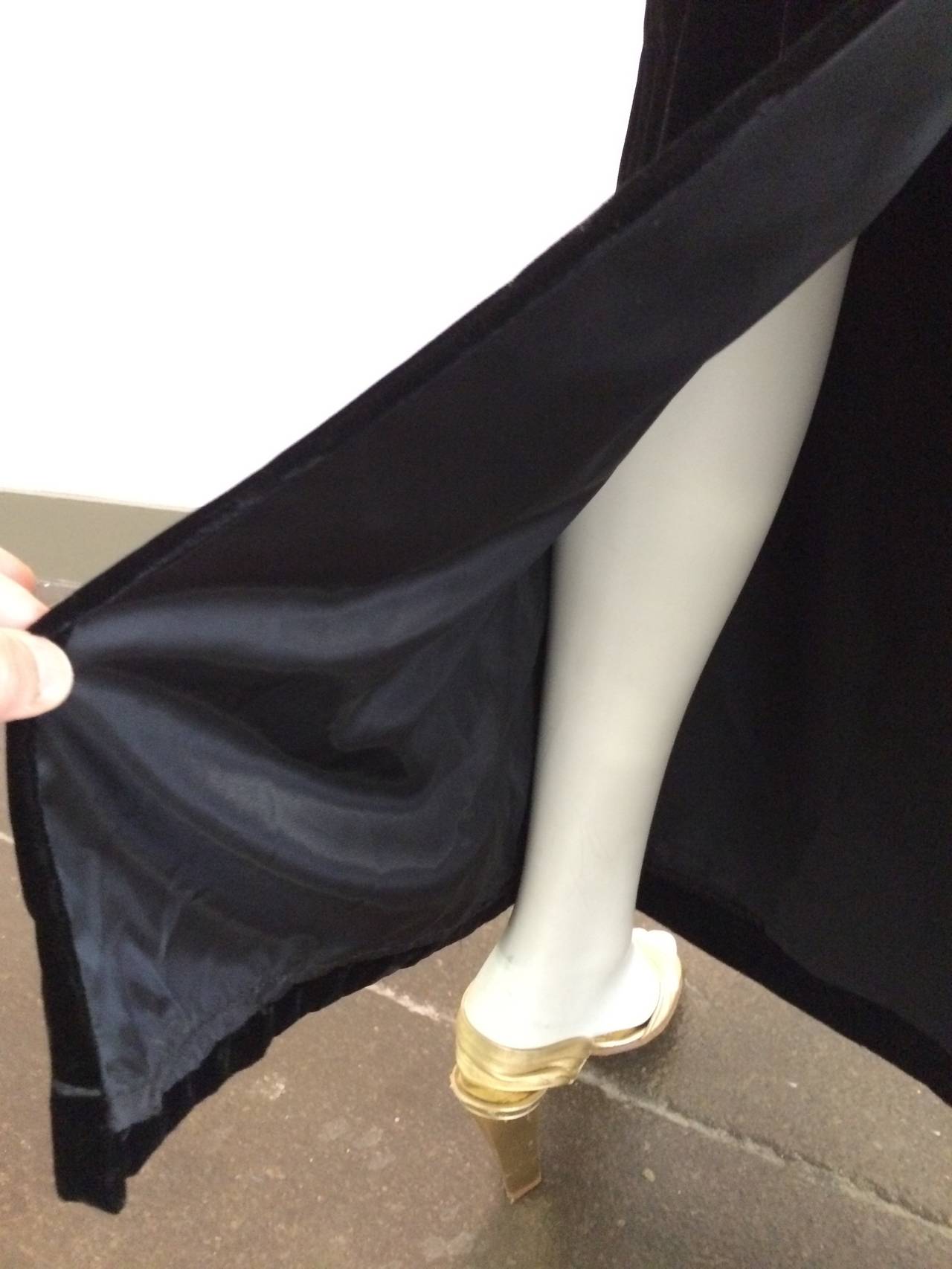 Oscar de la Renta for Sak's Fifth Avenue 90s long velvet gown. 4
