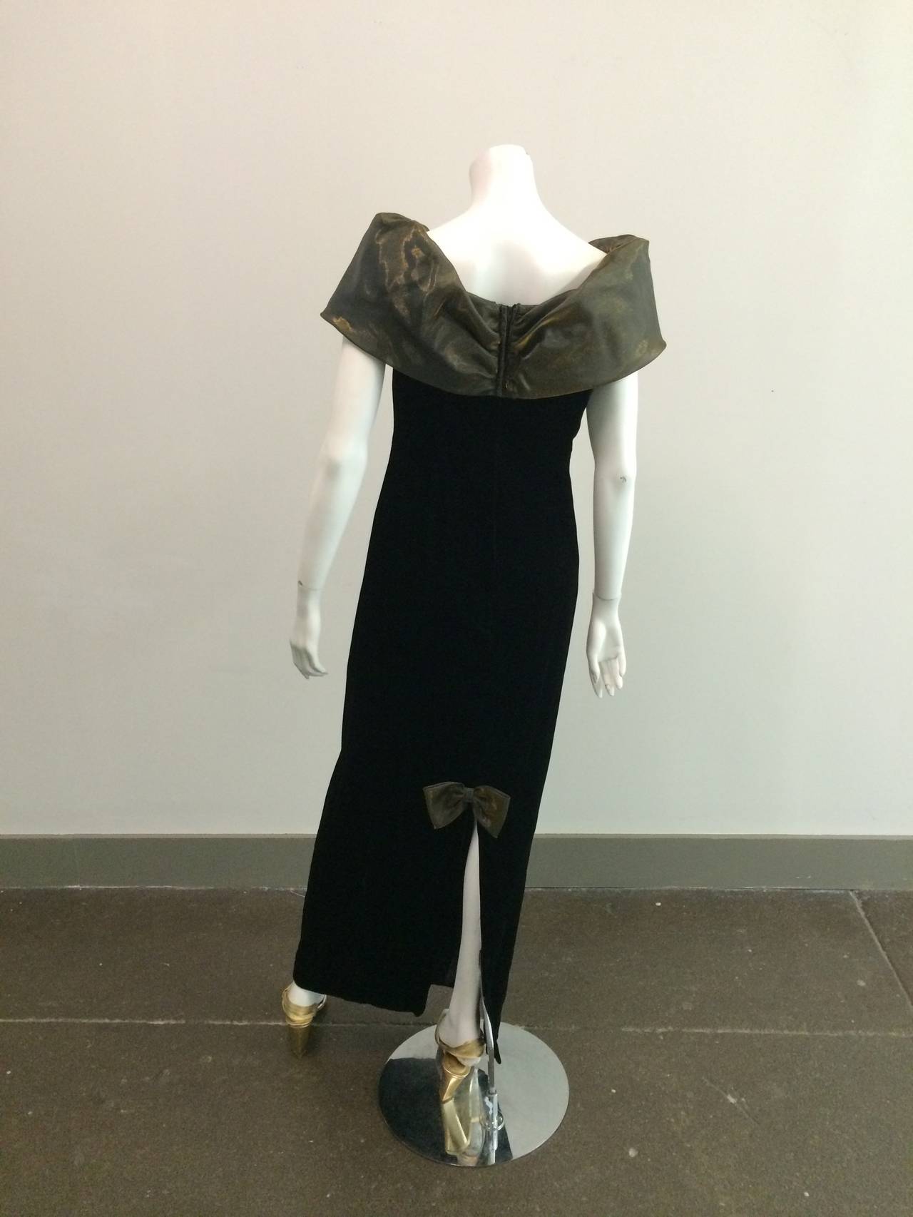 Oscar de la Renta for Sak's Fifth Avenue 90s long velvet gown. 1