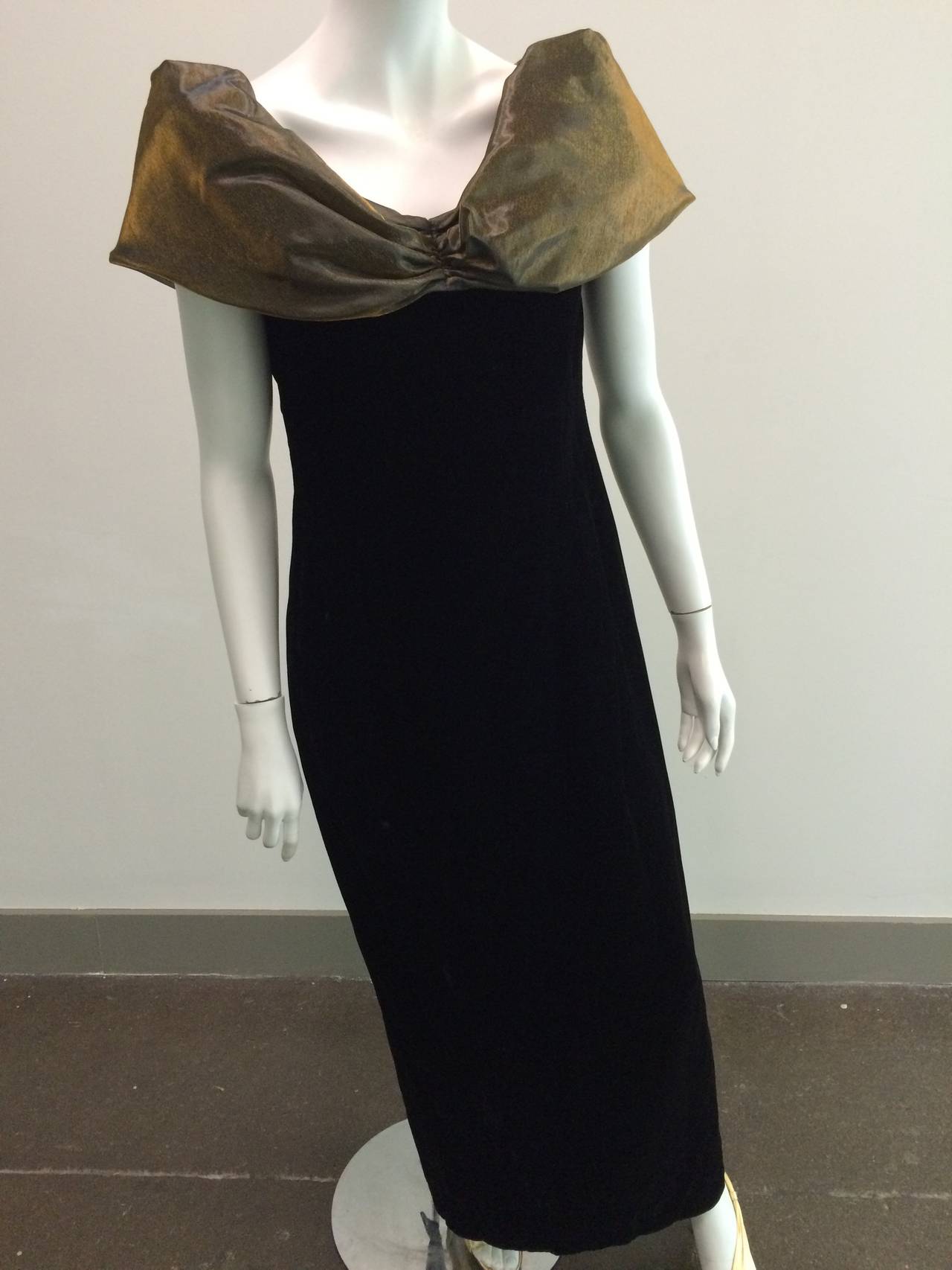 Women's Oscar de la Renta for Sak's Fifth Avenue 90s long velvet gown.