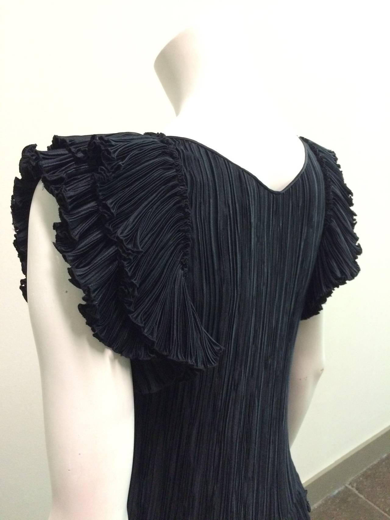 Mary McFadden 1980s Pleated Black Evening Cocktail Dress Size 4. For Sale 2