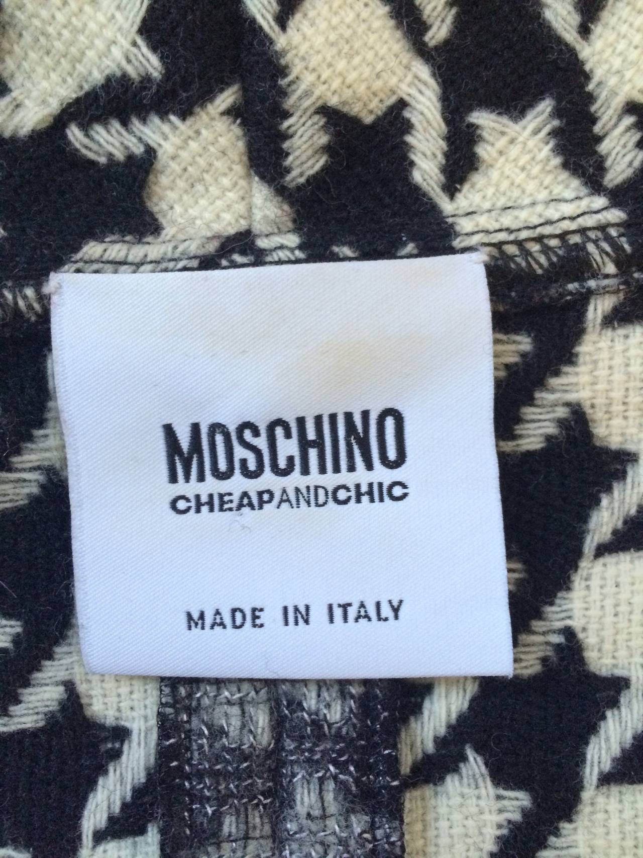 Moschino houndstooth wool suit size 4. For Sale 2