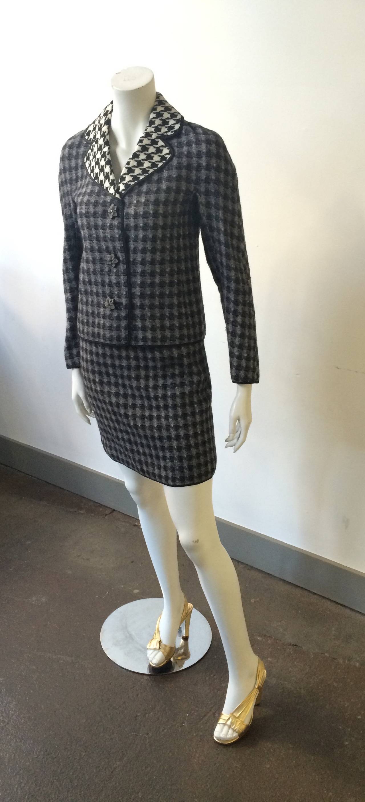 Moschino houndstooth wool suit size 4. For Sale 1