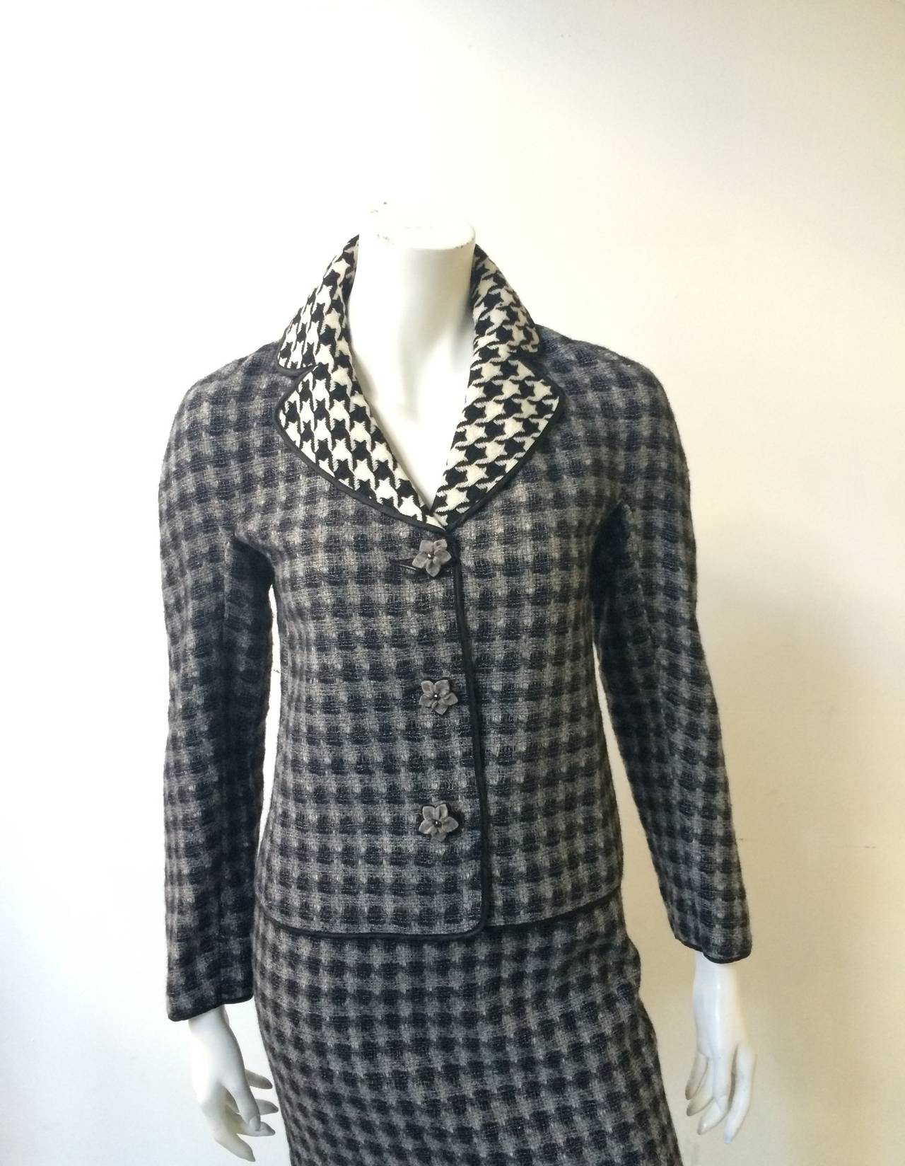 Black Moschino houndstooth wool suit size 4. For Sale