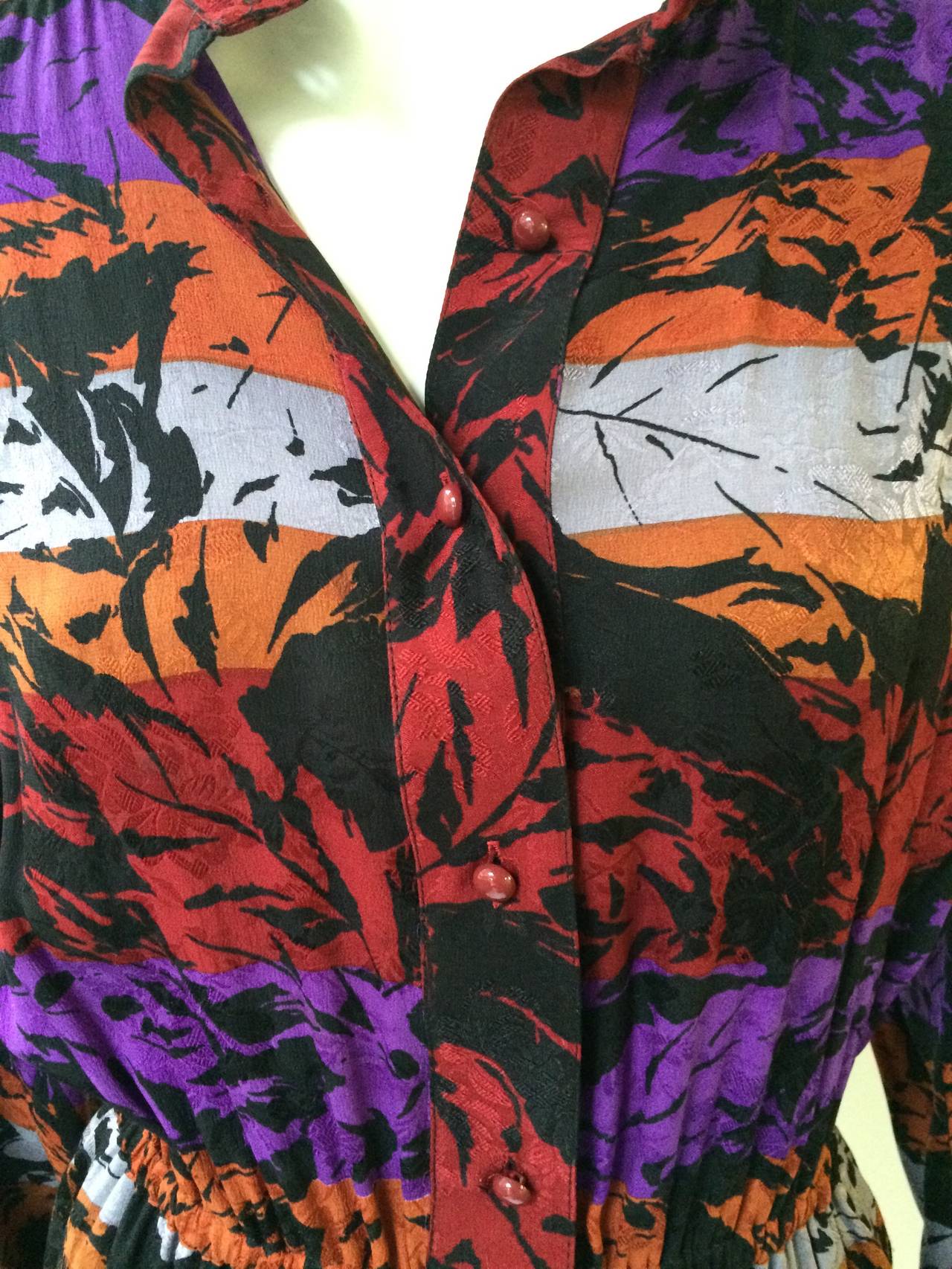 Nina Ricci Boutique Paris 70s silk dress size 4/6. In Good Condition In Atlanta, GA
