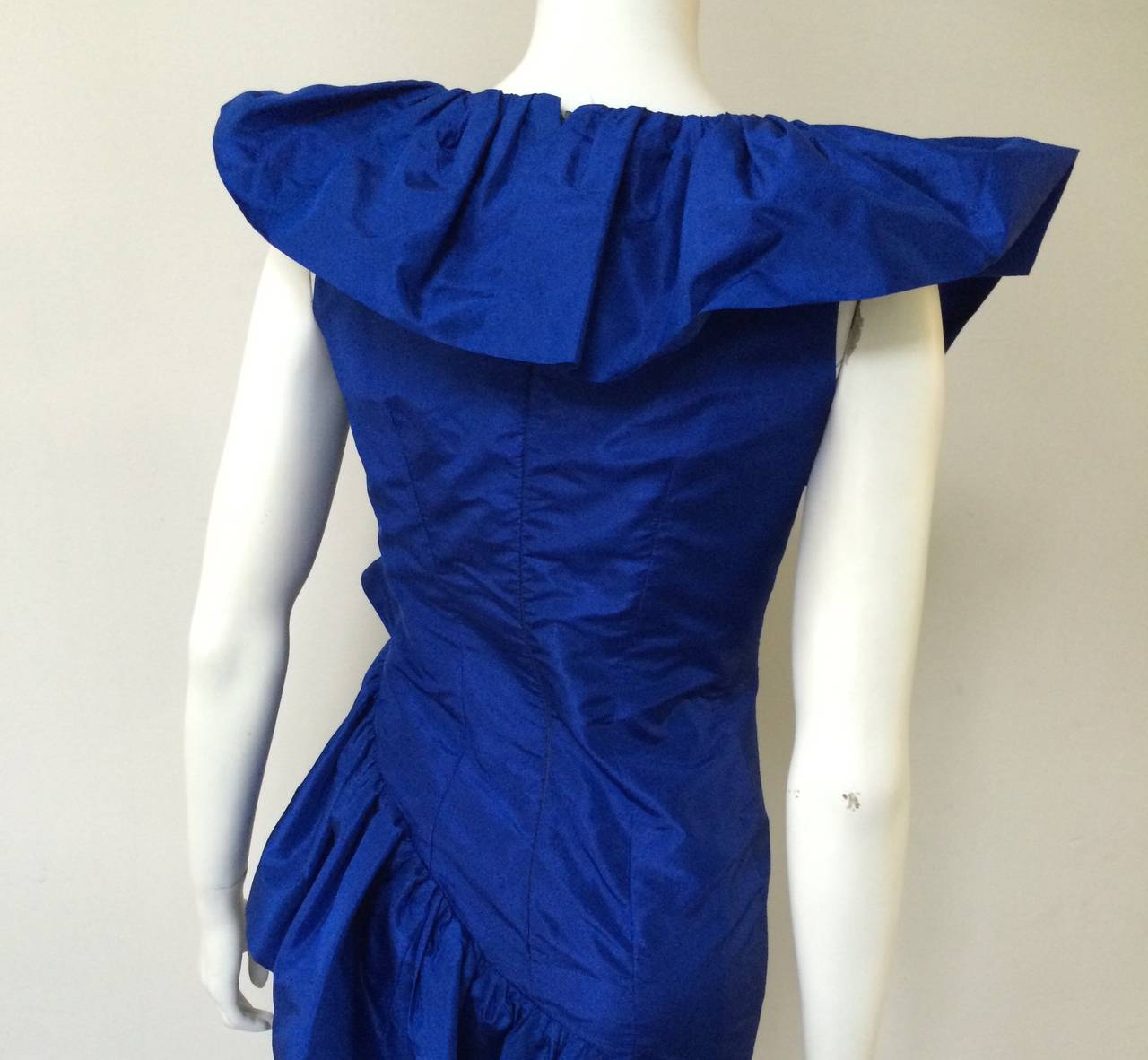 Mignon for Neiman Marcus 80s ruffled & layered taffeta v-neck gown size 6. For Sale 2