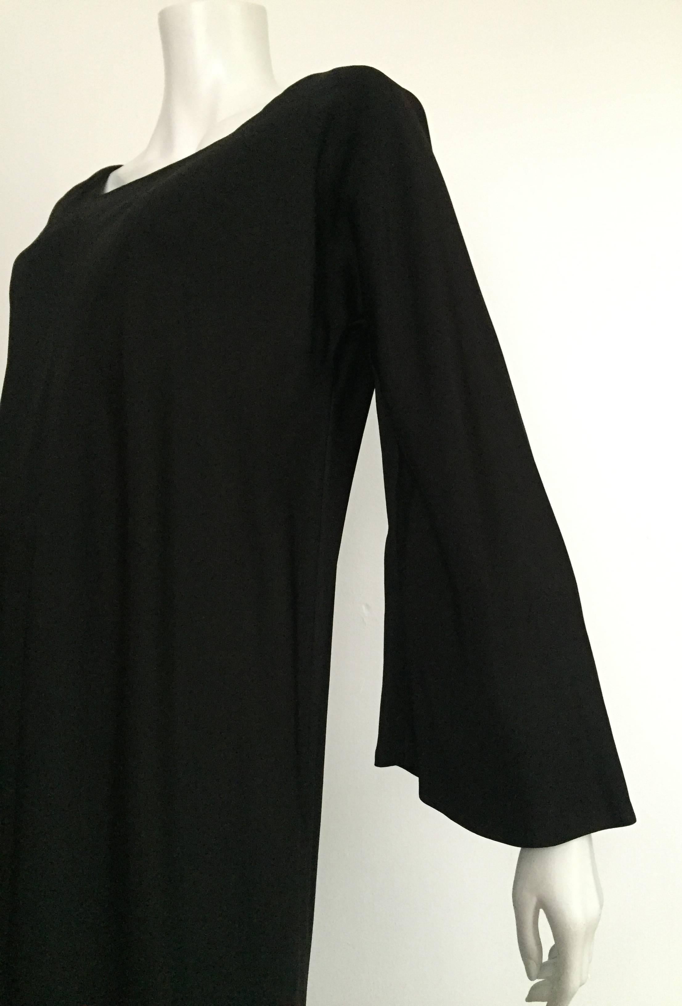 Black Pauline Trigere 80s black evening dress size 12 / 14. For Sale