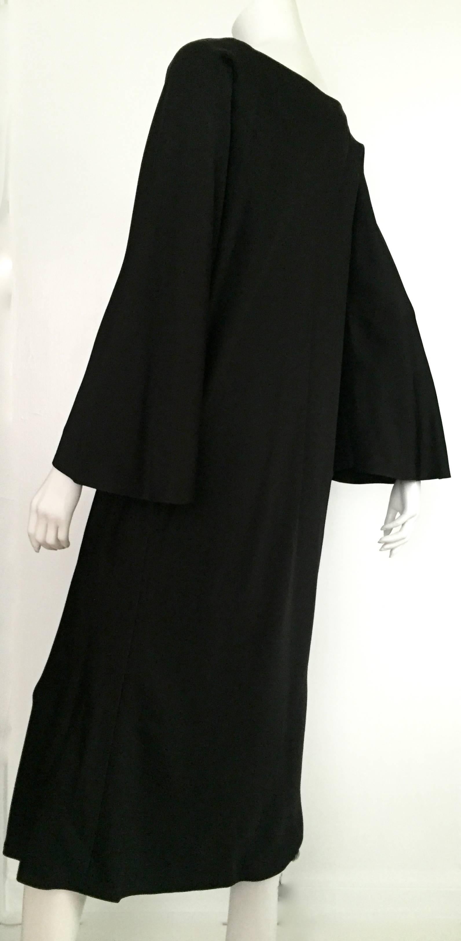 Pauline Trigere 80s black evening dress size 12 / 14. In Good Condition For Sale In Atlanta, GA