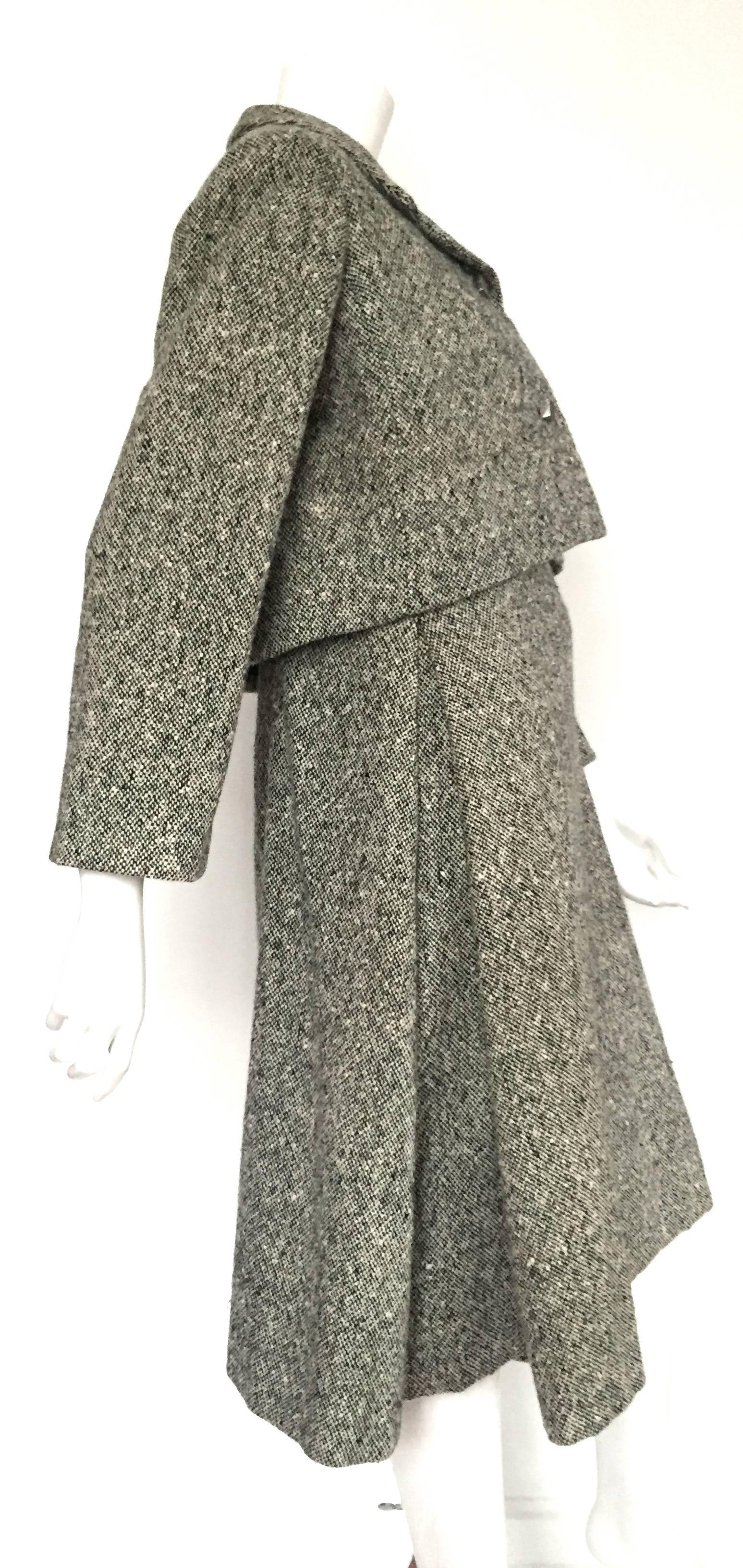 Gustave Tassell 1965 wool dress with jacket size 12 / 14.  In Excellent Condition For Sale In Atlanta, GA