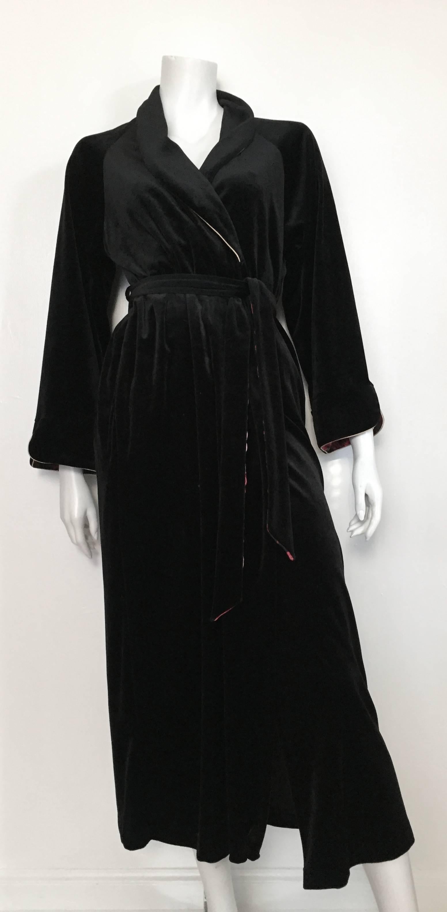 Halston 80s Black Robe Size Medium. 3