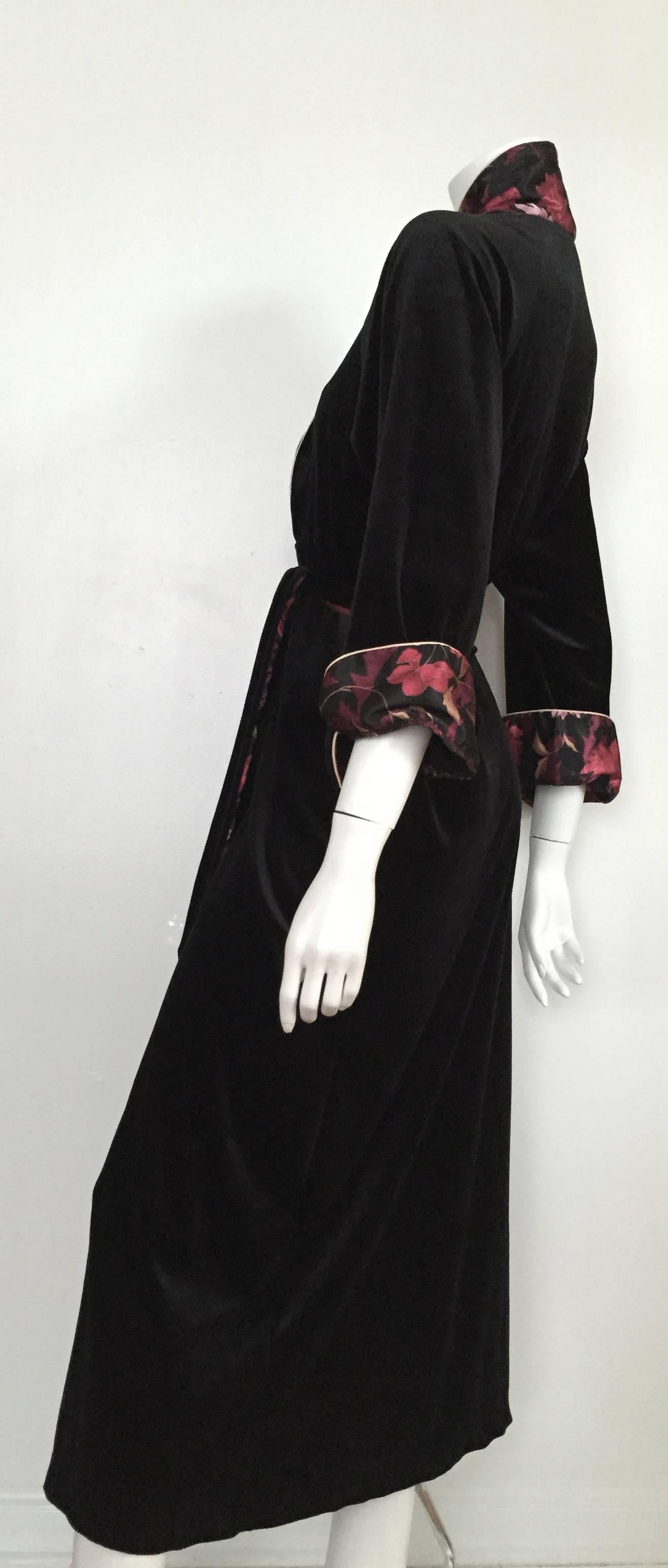 Women's Halston 80s Black Robe Size Medium.