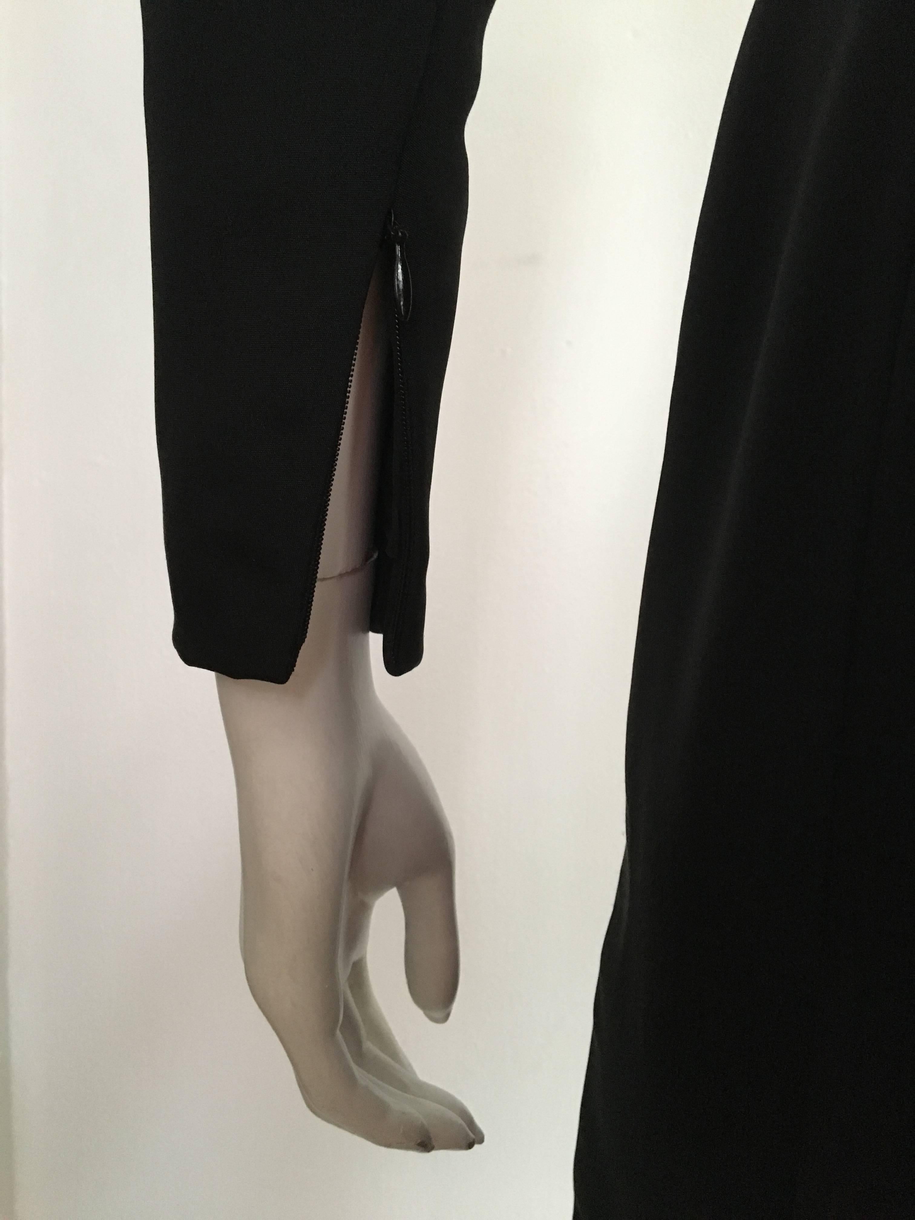 Women's Carolina Herrera 1990s Black Silk Sheath Dress Size 6. For Sale