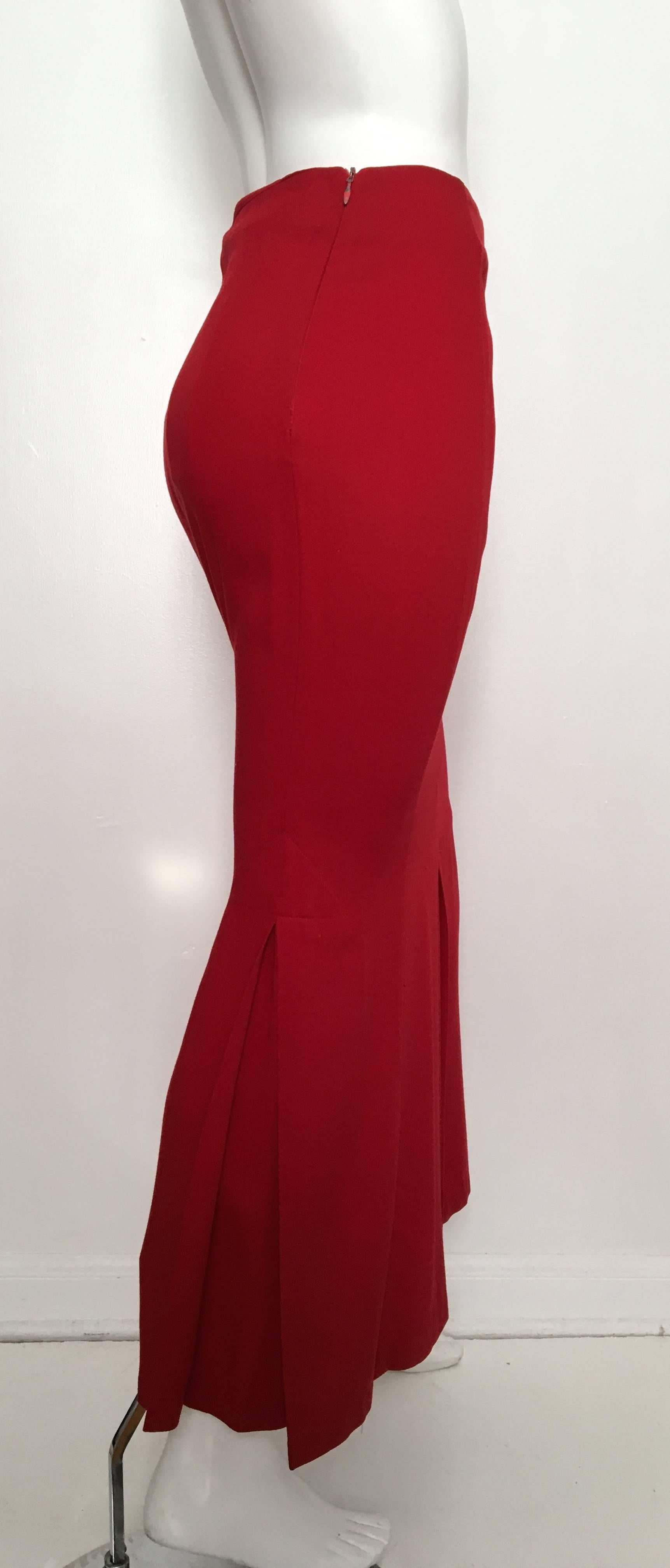 Norma Kamali Red Cotton Long Pleated Skirt Size 4. In Excellent Condition For Sale In Atlanta, GA