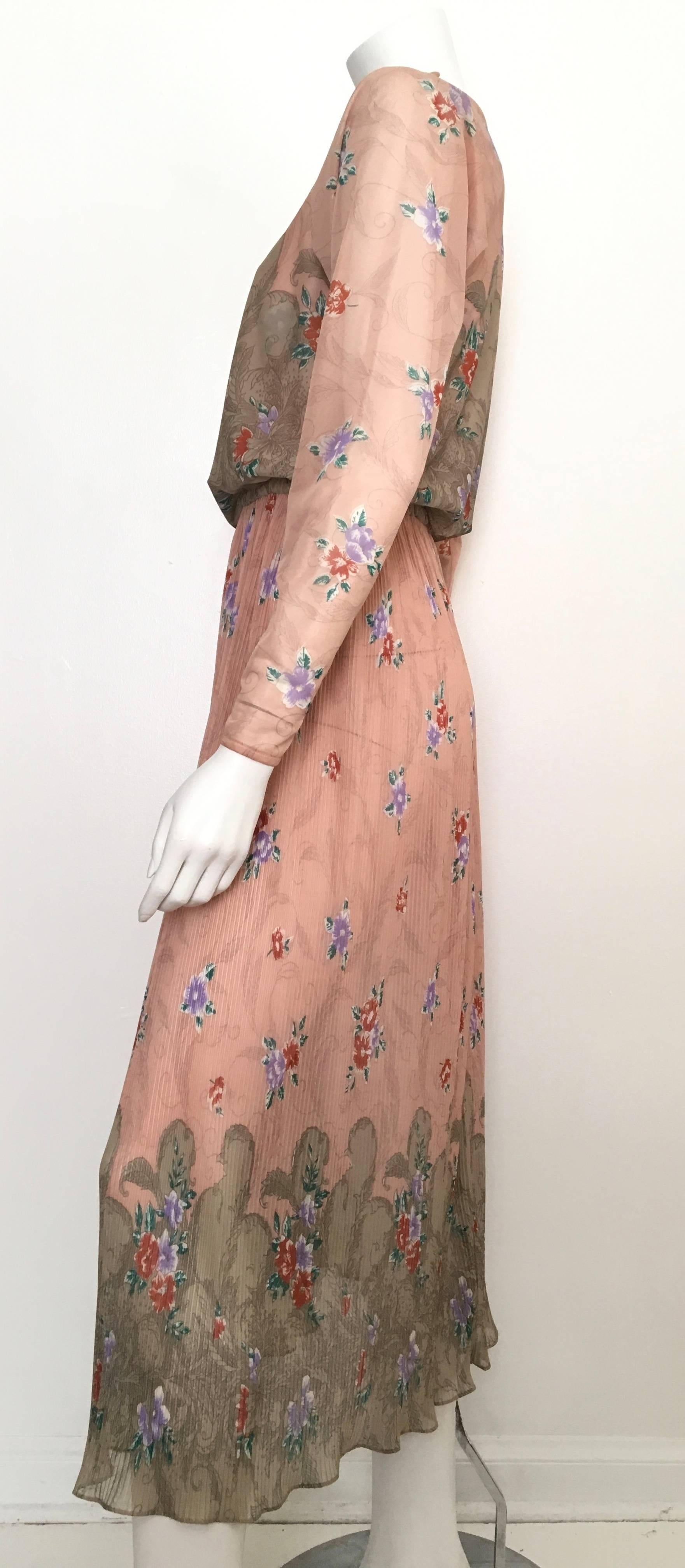 Women's or Men's Neiman Marcus Floral Asian Dress Size 4  For Sale