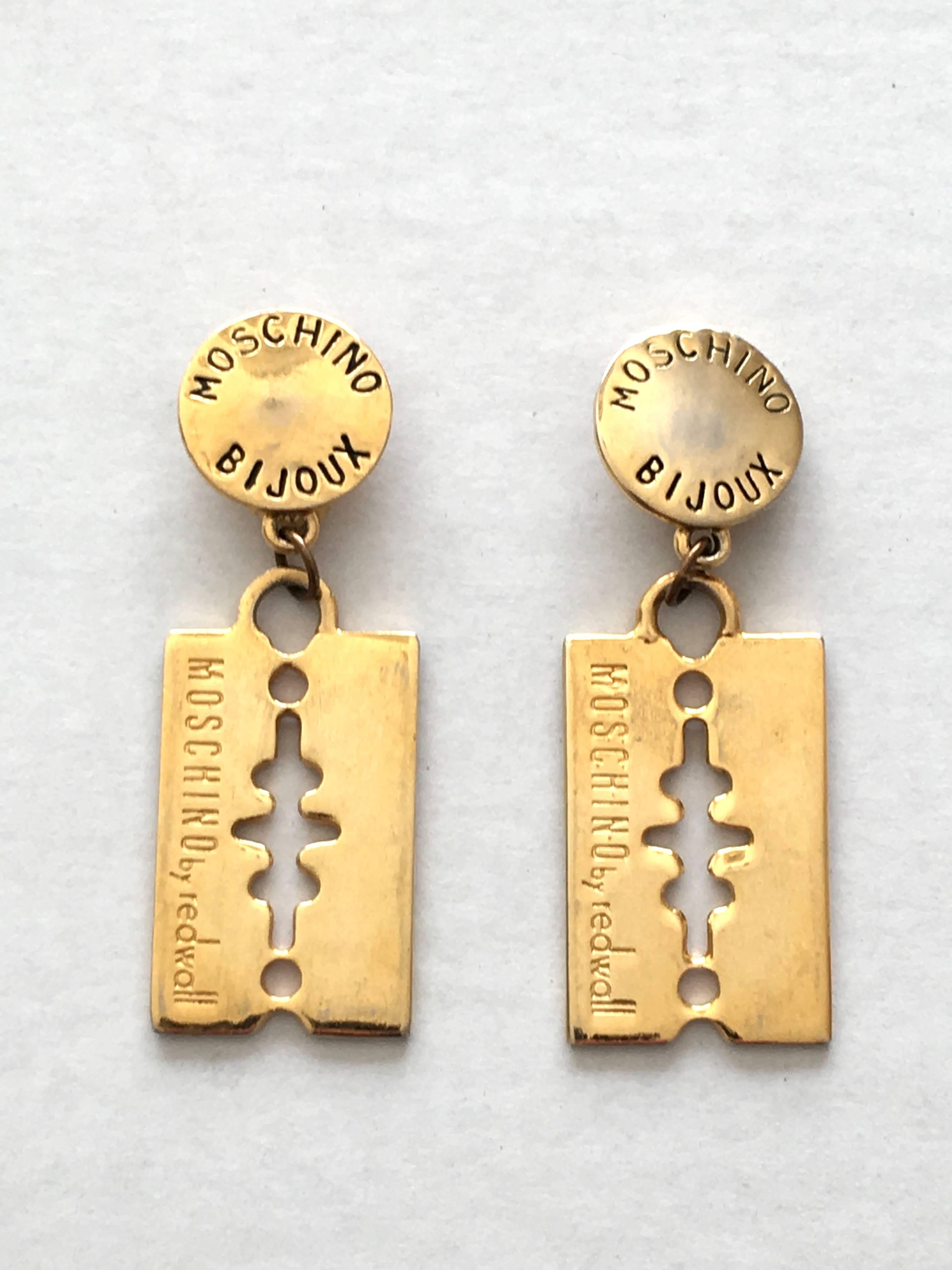 Moschino by Redwall 80s Gold Razor Blade Clip On Earrings. In Good Condition In Atlanta, GA