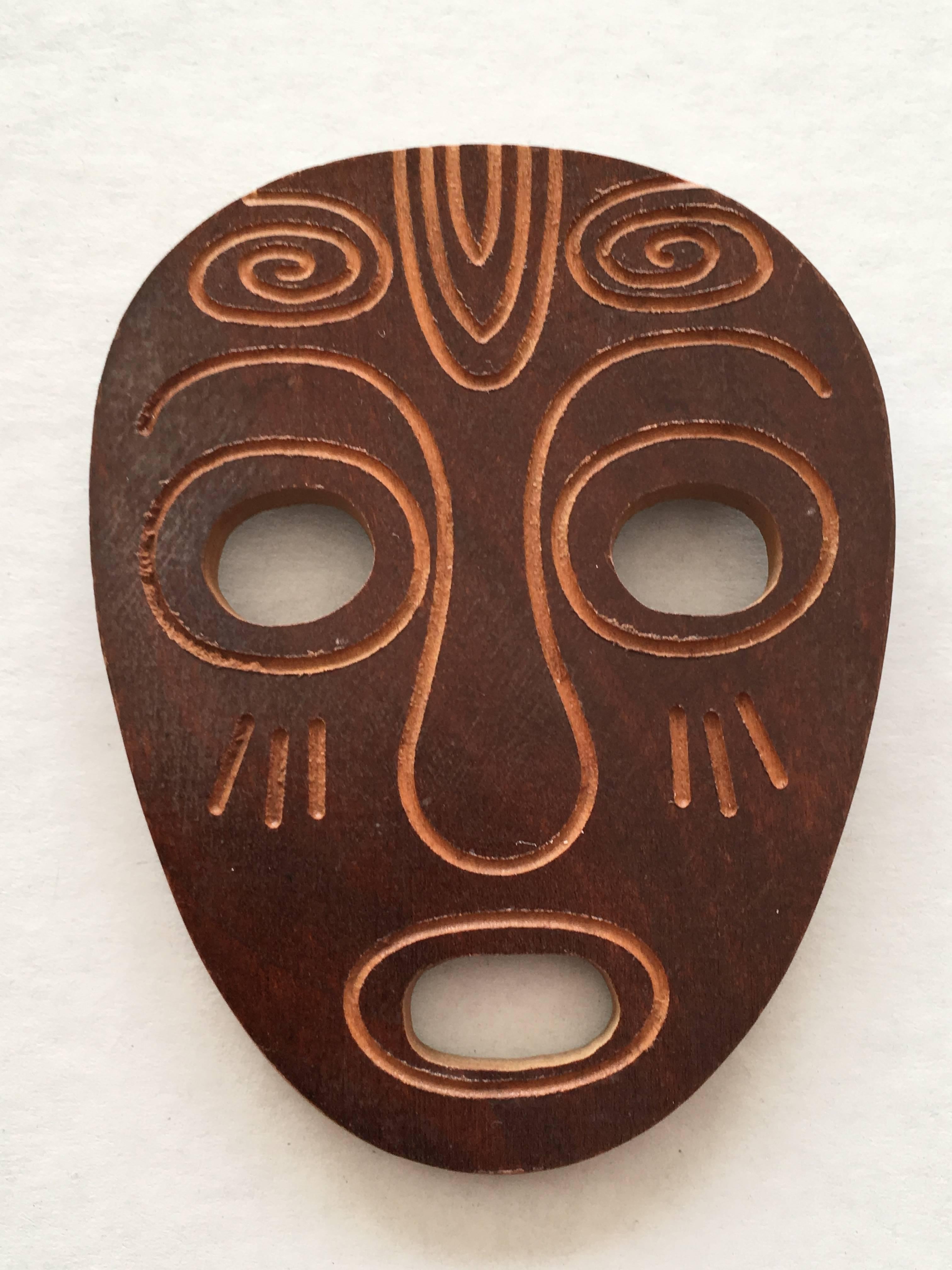 Patrick Kelly Paris 1989 African Wooden Face Cutout Pin.  For Sale 4