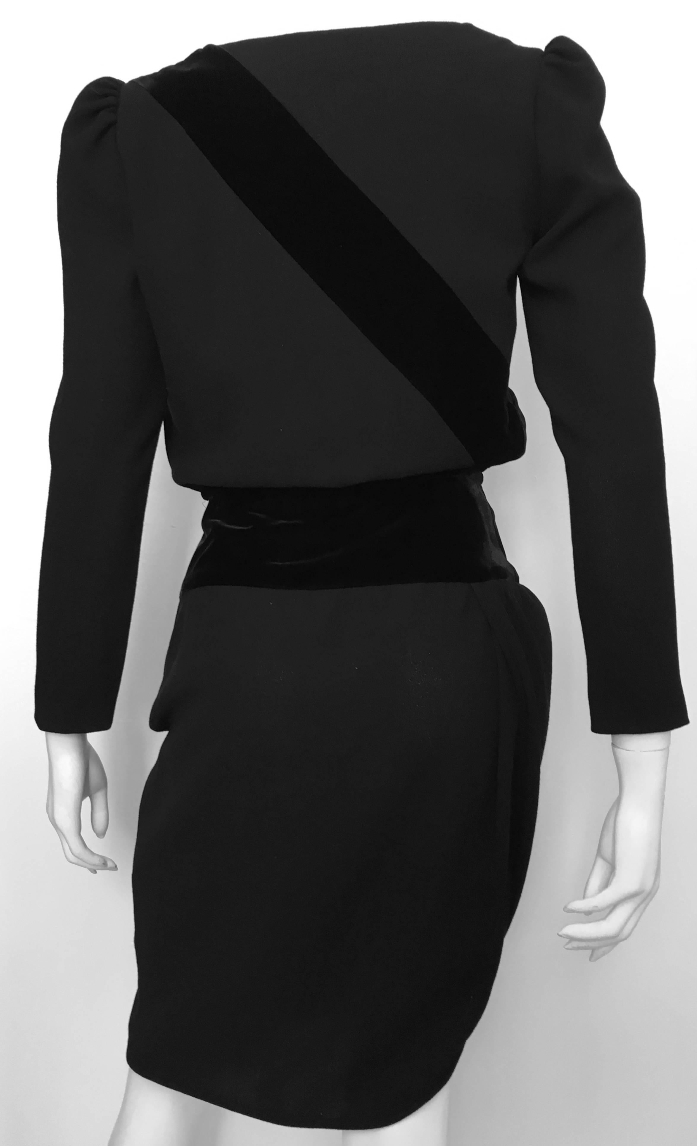 Valentino Boutique Black Wool Crepe Dress Size 6, 1980s In Excellent Condition In Atlanta, GA