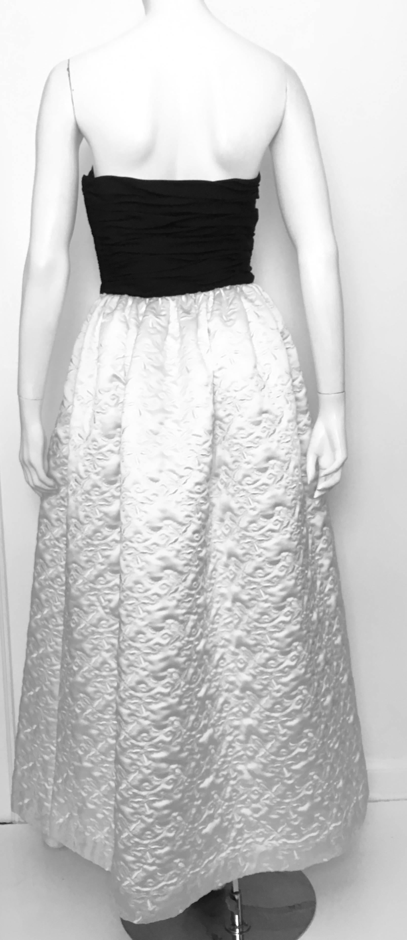 Women's Bill Blass 1980s Black & White Strapless Evening Gown Size 6.  For Sale