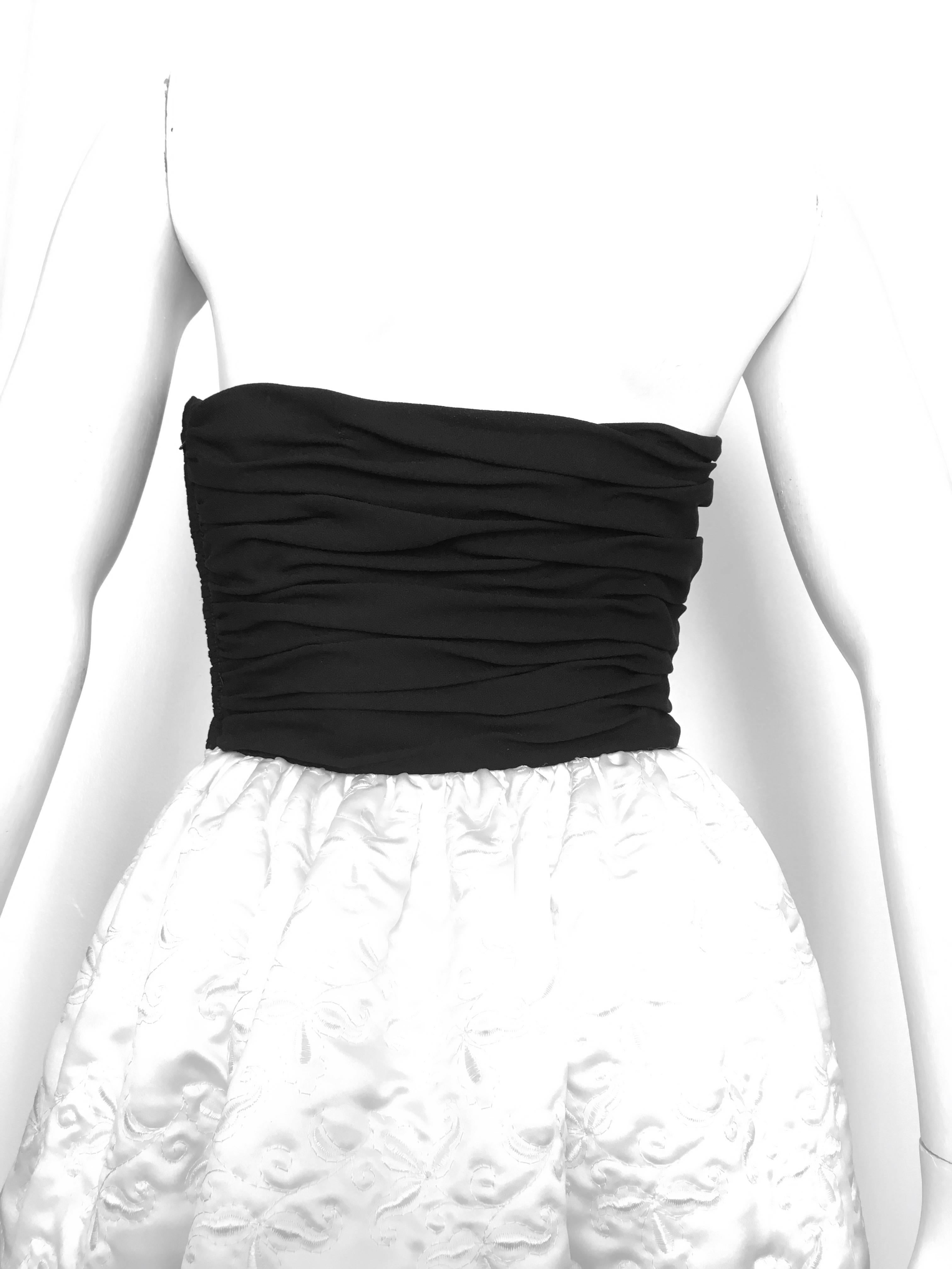 Bill Blass 1980s Black & White Strapless Evening Gown Size 6.  For Sale 1