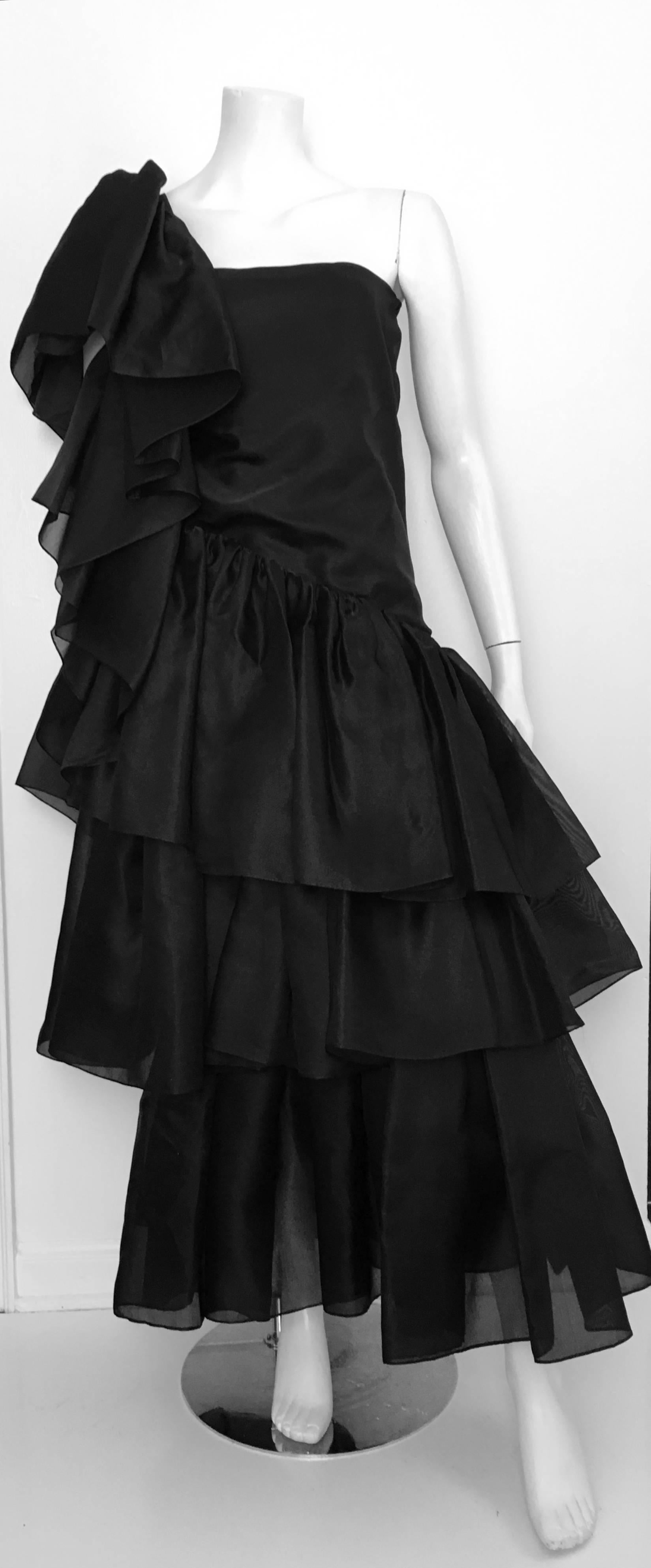 Mollie Parnis 50s Black Satin Layered One Shoulder Gown Size 8. For Sale 4