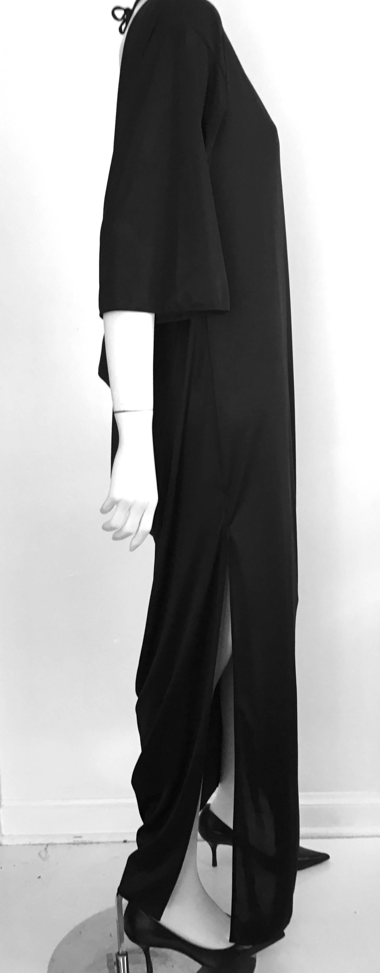 Bill Blass 1970s Flowing Black Gown. In Excellent Condition For Sale In Atlanta, GA