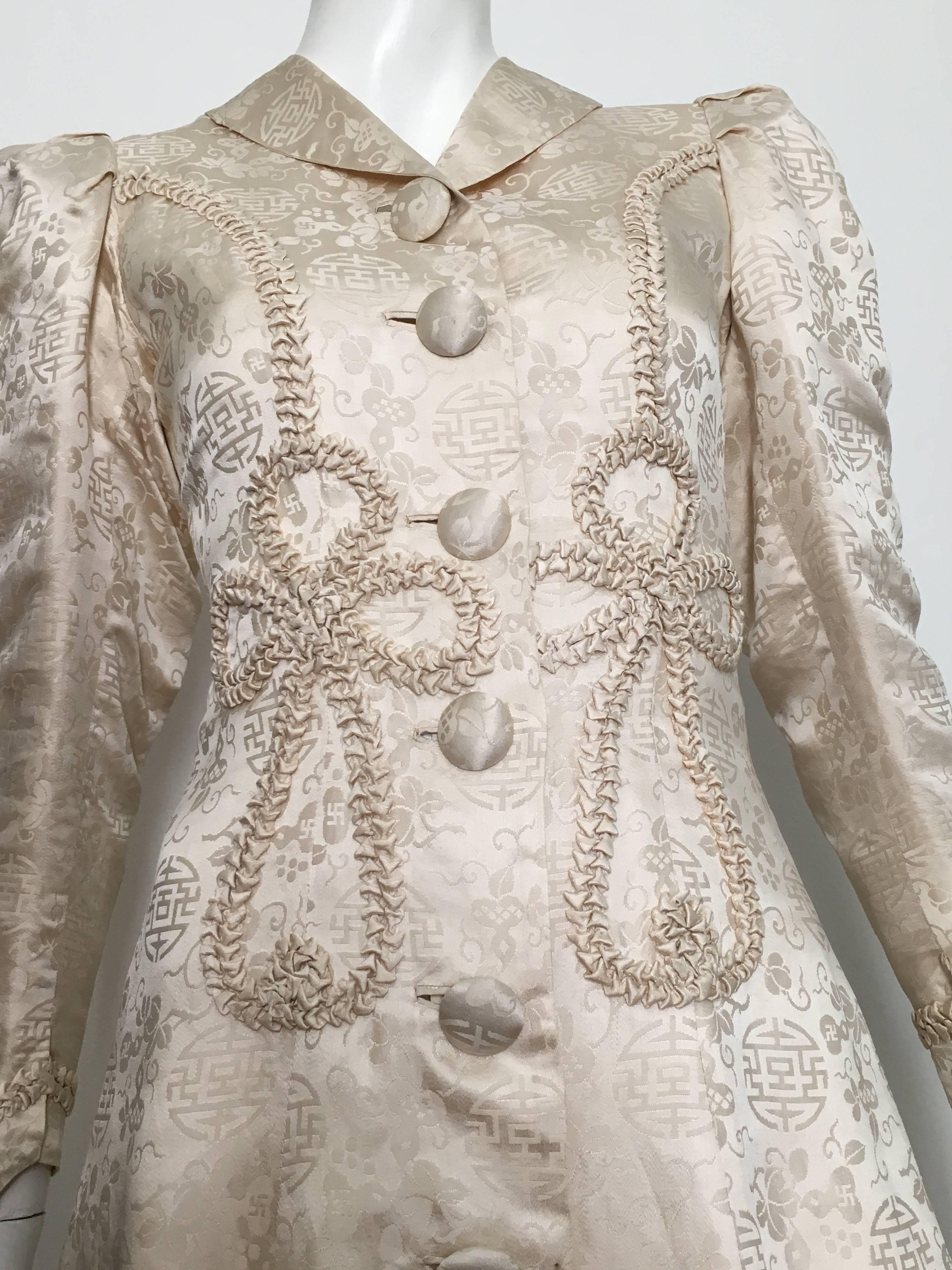 Beige Asian Silk Evening Opera Coat Size 4. For Sale