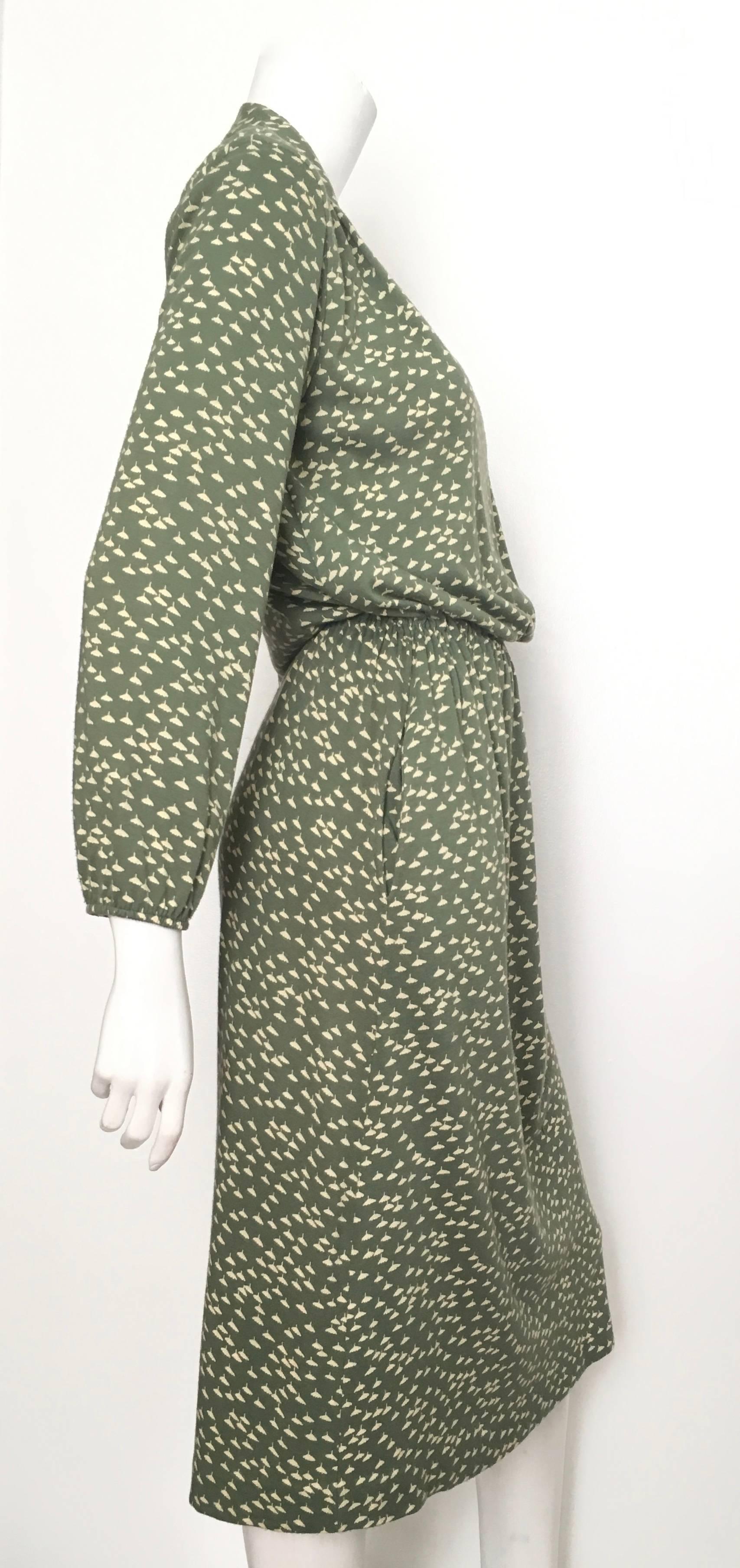 Diane von Furstenberg Casual Dress With Pockets Size 4, 1970s  In Excellent Condition In Atlanta, GA