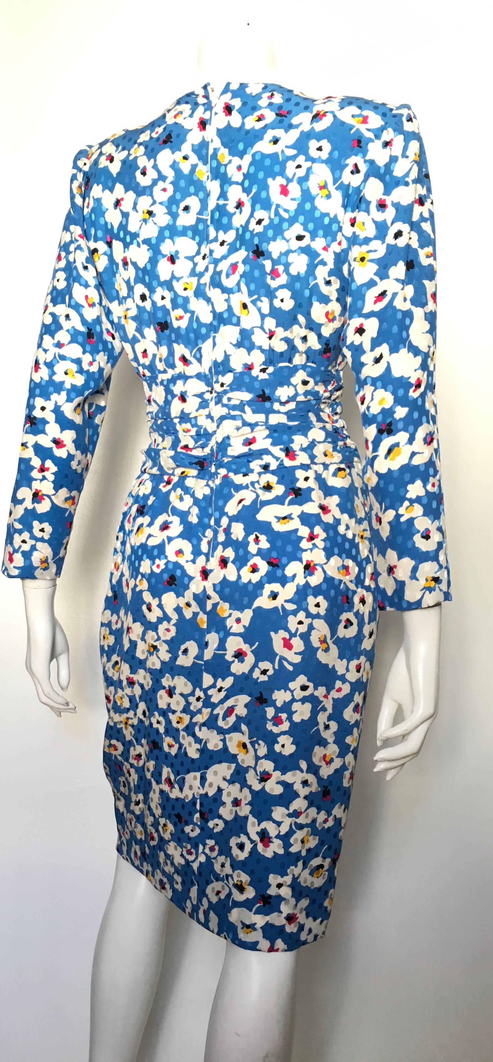 Nina Ricci 1980s Silk Floral Sheath Dress Size 4 / 6. In Excellent Condition For Sale In Atlanta, GA