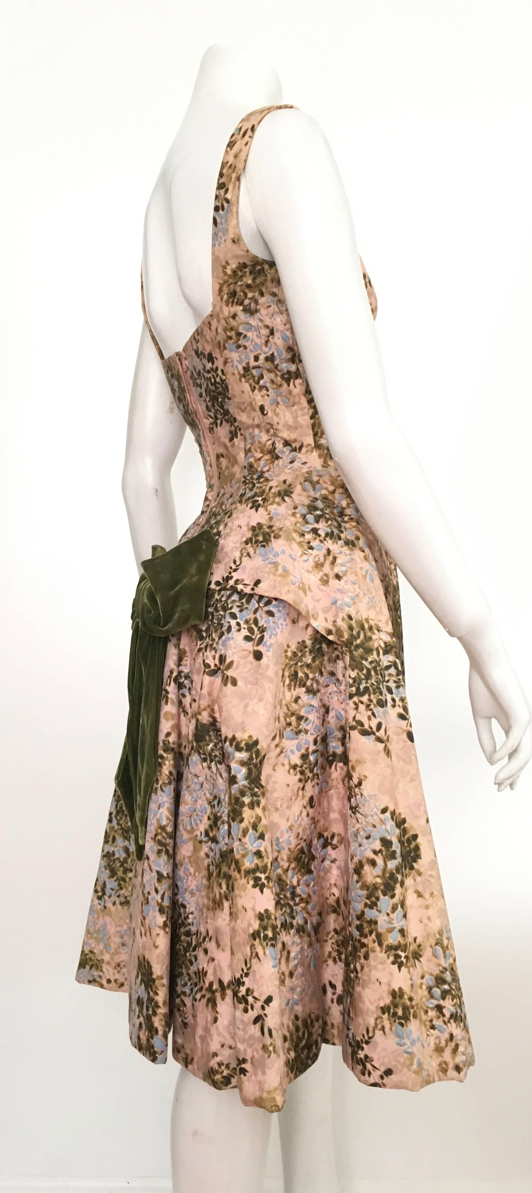 Estevez 1950s Cotton Floral Flared Dress Size 4.  In Excellent Condition In Atlanta, GA